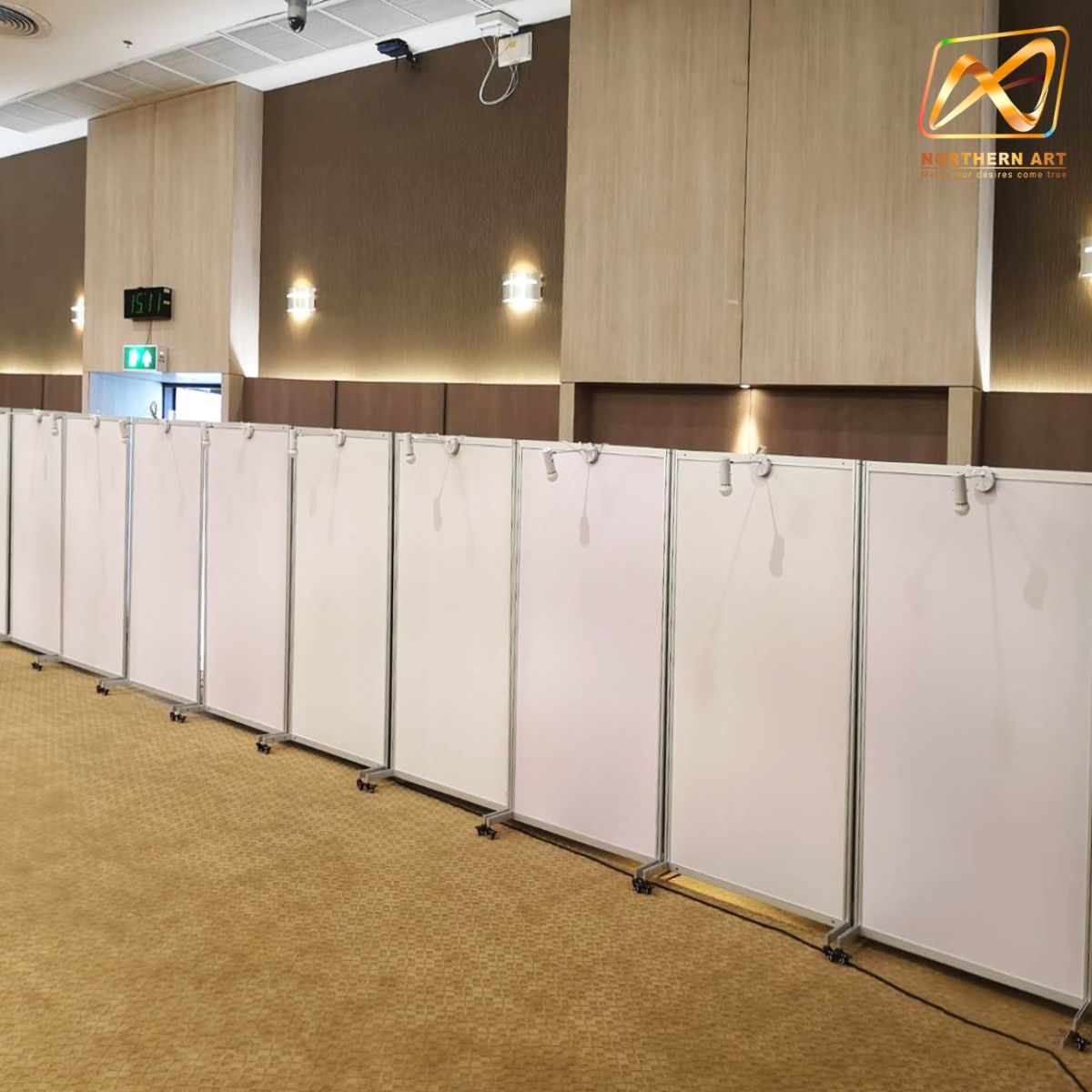 เช่าบอร์ดนิทรรศการ แบบตั้งเนื่องตั้งแต่ 3 บานขึ้นไป พร้อมล้อ ขนาด 100x200 ซม. พับเก็บได้ เคลื่อนย้ายสะดวก พร้อมบริการติดตั้งและรื้อถอน