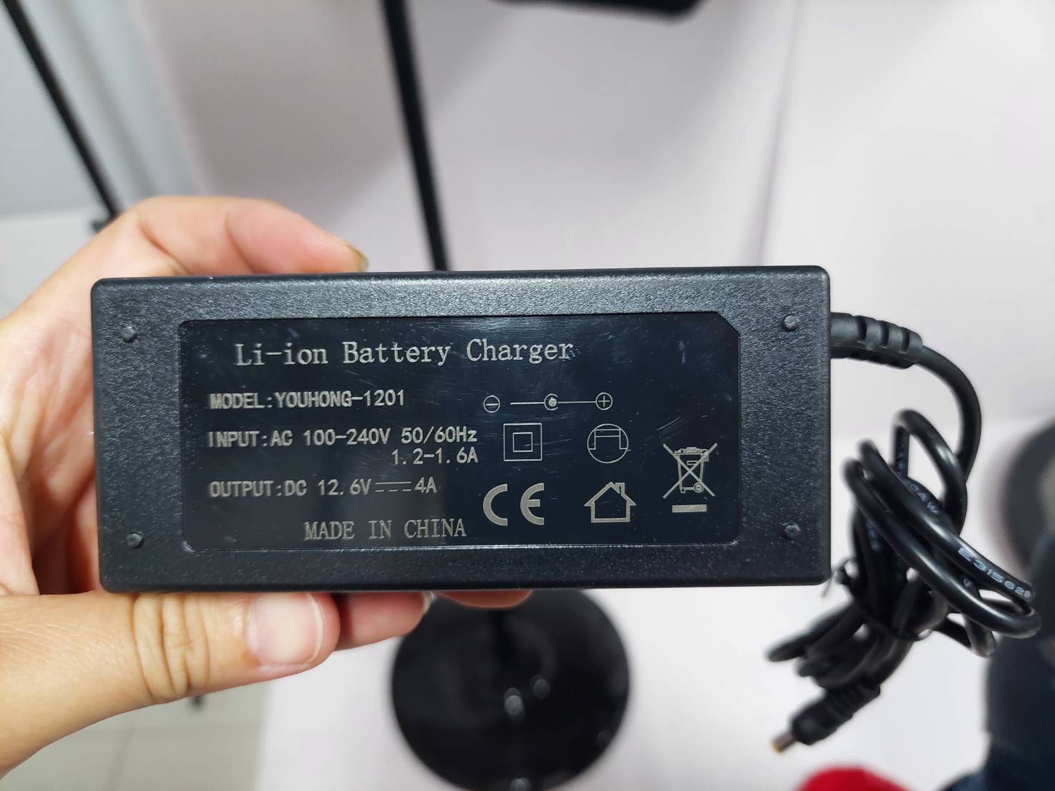 ป้ายทรูปมือถือ LED รุ่น 2 IN 1 ขนาด (W)40 x (L)60 x (H) 156 cm. ใช้ได้ทั้งแบบป้ายทรูปมือถือ และตั้งพื้น โชว์งานพิมพ์ 2 ด้าน