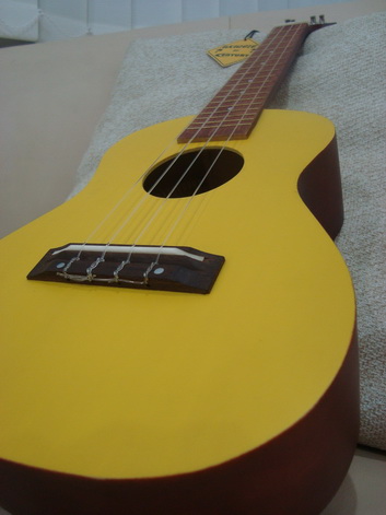 อคูเลเล่ UKULELE ยี่ห้อ Century ของใหม่ ขนาด Concert รุ่น S-243GR สีเหลืองด้าน สวย เสียงดี ขายถูก