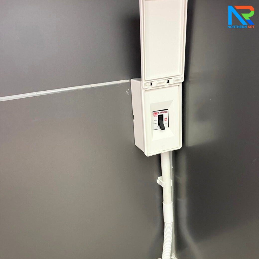 ป้อมยามสำเร็จรูป รุ่น COMPOSITE ขนาด 1.20x1.20 ม.โครงสร้างเหล็ก ผนังคอมโพสิทหนา 4 มม.(เลือกสีได้) ประตู-หน้าต่าง อลูมิเนียมสีเงิน