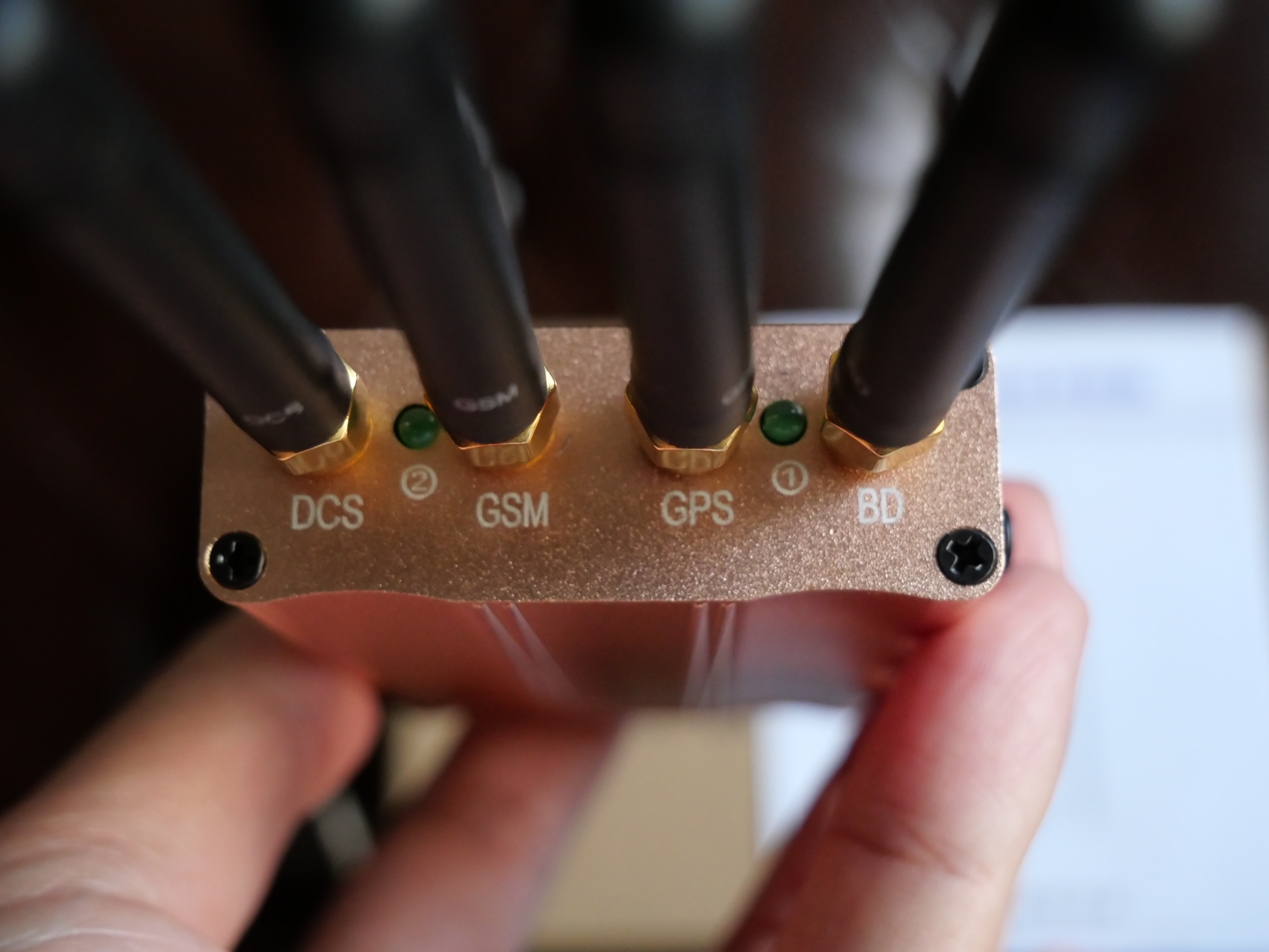 เครื่องตัดสัญญาณมือถือ GPS WIFI 2.4 Ghz 3G 4G jammer