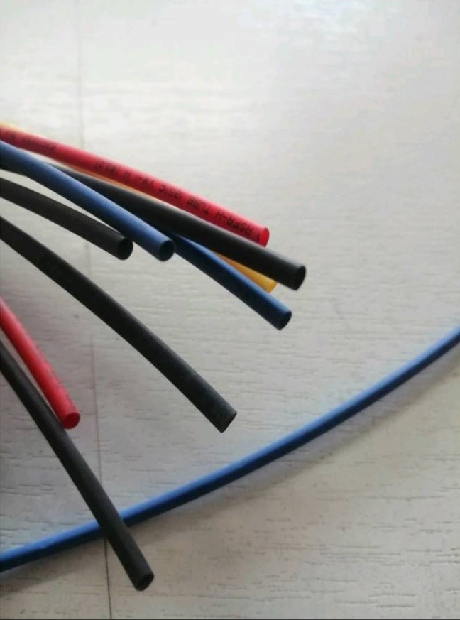 0000505 ท่อหดสี ขนาด 2.0 มิล สำหรับ หุ้มสายไฟ ปลอกทนความร้อน ยาว 1 เมตร 1 เส้น