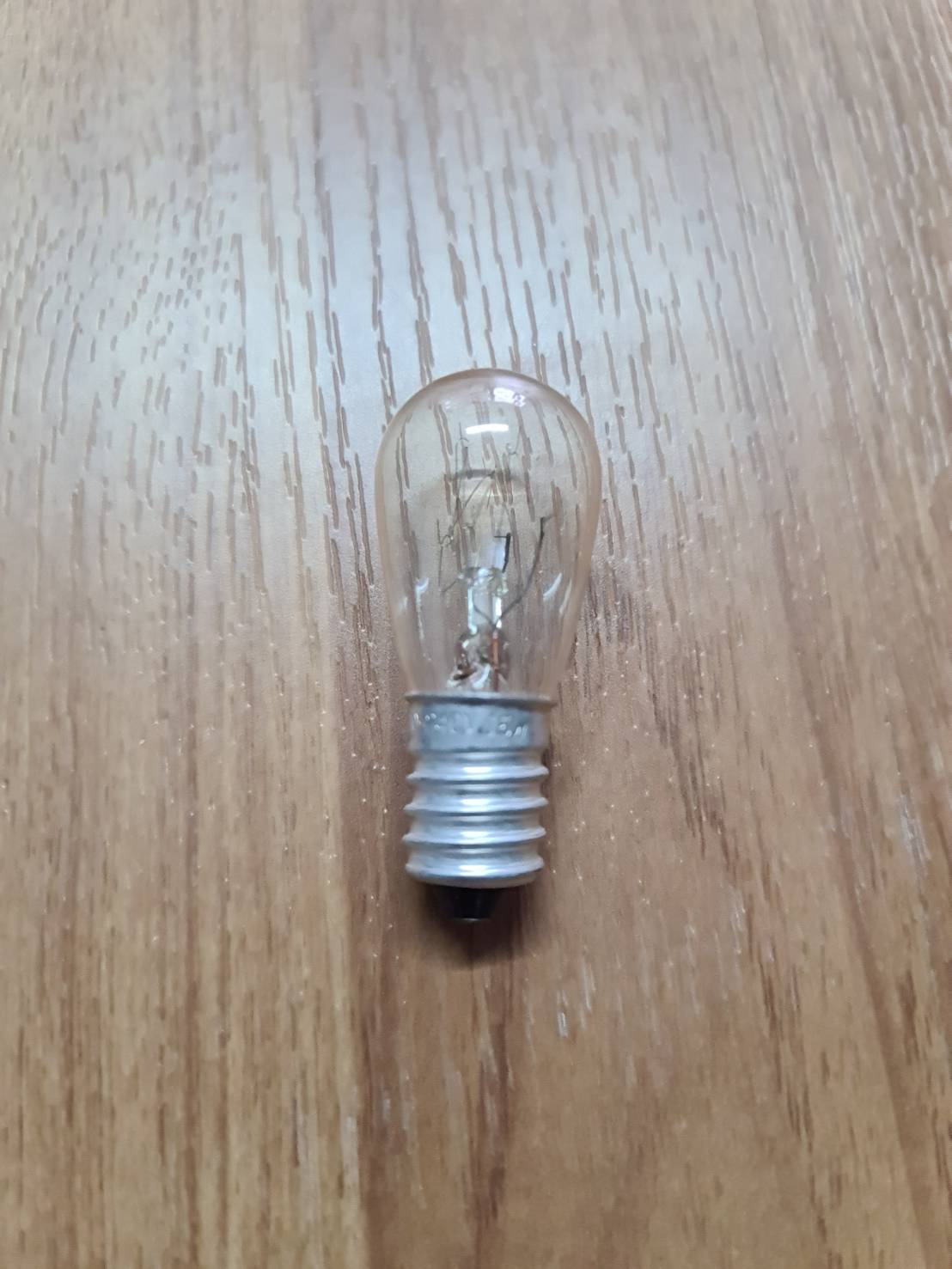 0000442 หลอดไฟ E14 หลอดตู้เย็น 15W ใส ขั้วเกลียว ขั้วเกลียวมาตรฐาน (สว่างมาก)