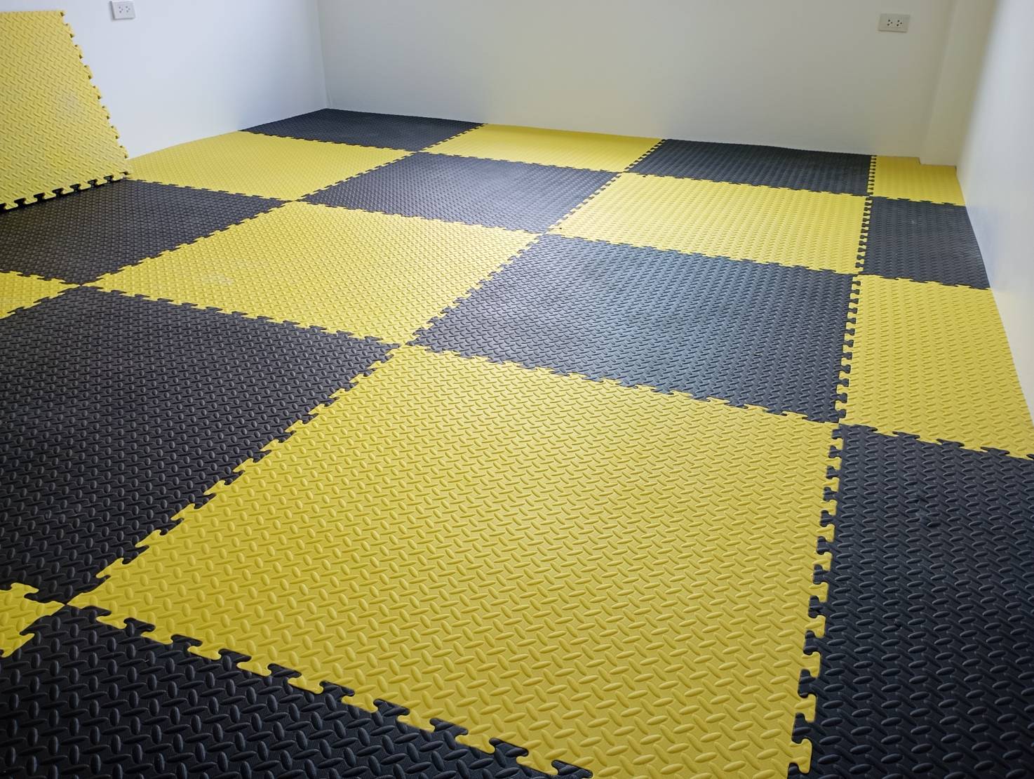 แผ่นปูพื้น แผ่นรองพื้น แผ่นปูพื้นกันกระแทก