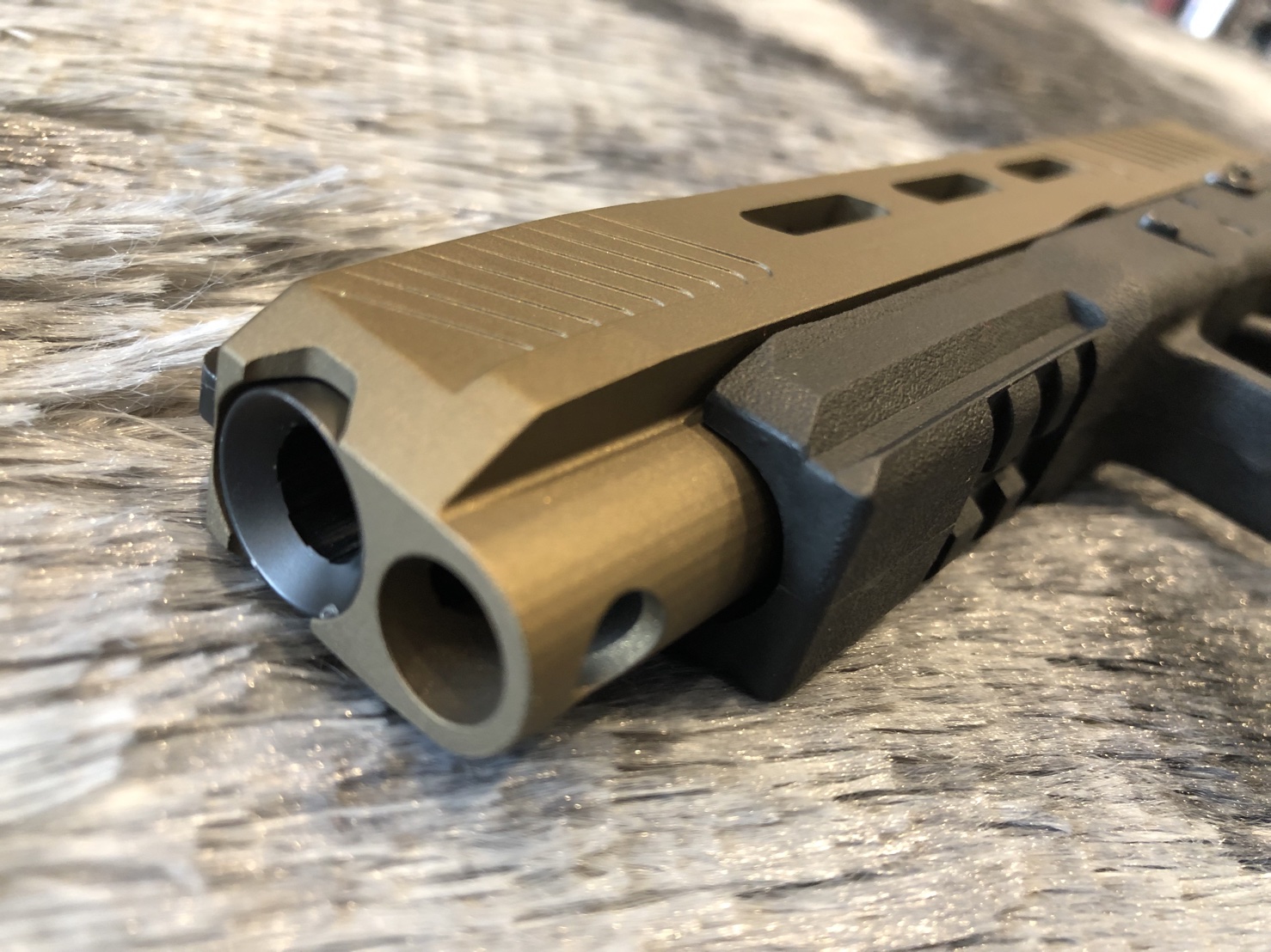 [ปืนฝากขายมือสอง] Lonewolf 9มม มิติเทียบเท่า Glock34 ออกแบบใหม่ทั้งหมดโดยสำนักแต่ง Lonewolf สวยงามตามท้องเรื่อง !!!!!