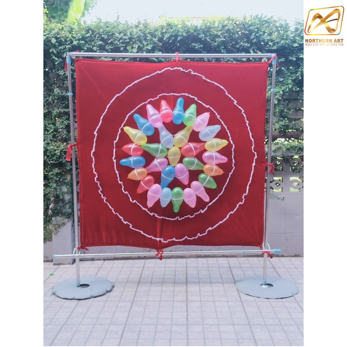 เกมส์ปาลูกโป่ง ขนาด 1.50x1.50 ม. อุปกรณ์ผ้ากำมะหยี่สีแดง ชุดเสา พร้อมลูกดอก 1 ชุด(10ดอก)**ไม่รวมลูกโป่ง