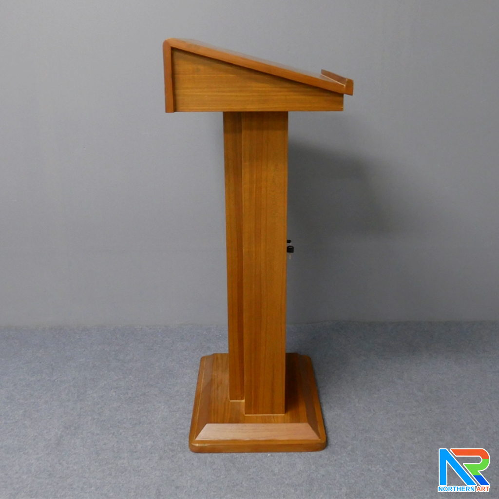 โพเดียมไม้ สีโอ๊ค ทรงโมเดิร์น TOP เอียง ขนาด (W)58 x (L)46 cm. สูง 114 cm. พร้อมตู้ใส่ของ มีกุญแจล็อค