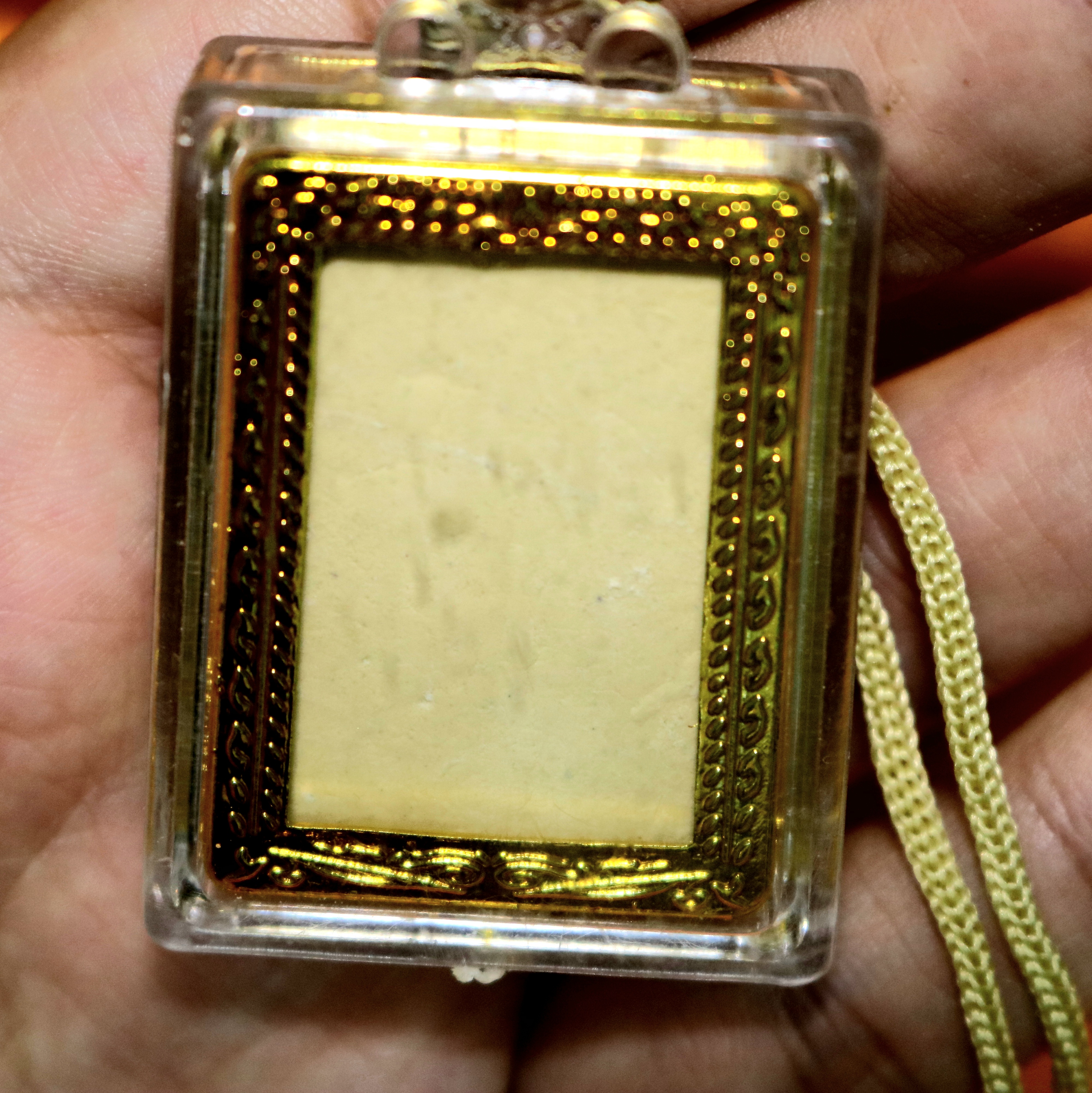 วัดท่าการ้อง ที่ระลึกทำบุญ ในโบสถ์หลวงพ่อยิ้ม