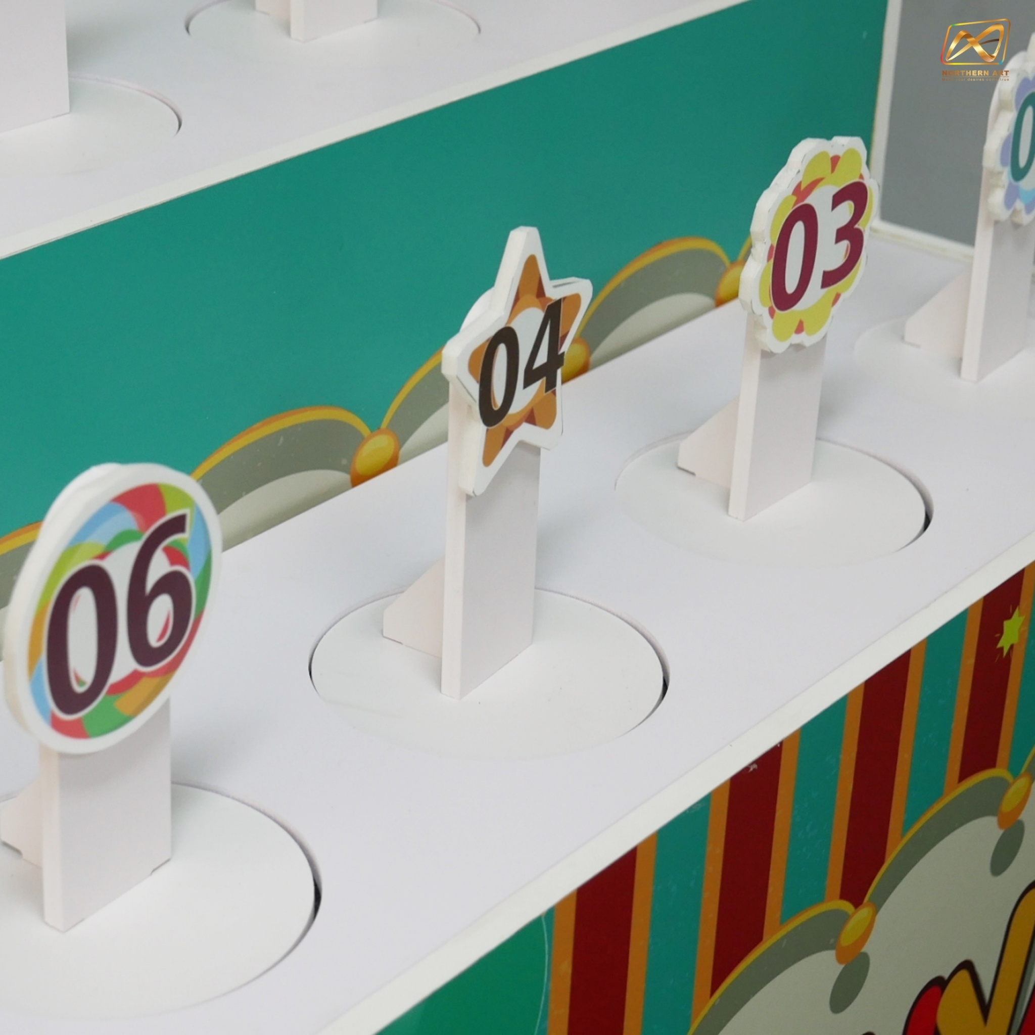 ตู้เกมส์ CARNIVAL เกมส์โยนห่วงคล้องแท่ง ขนาด (W) 80 x (L)64 x (H)160 cm. ชุดแท่งตั้งพร้อมห่วง 36 อัน (คละสี คละขนาด)