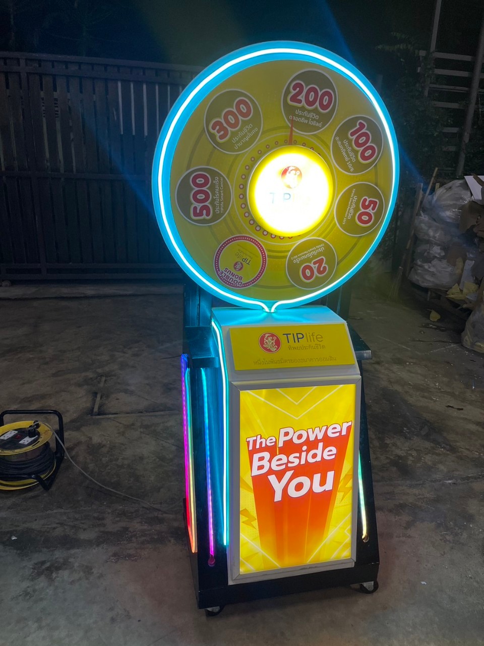 เช่าเกมส์วงล้อ มีไฟ มือหมุน ขนาด (W) 80 x (H) 162 ซม.พร้อมกรอบสแนปเฟรม สำหรับใส่ภาพด้านหน้า