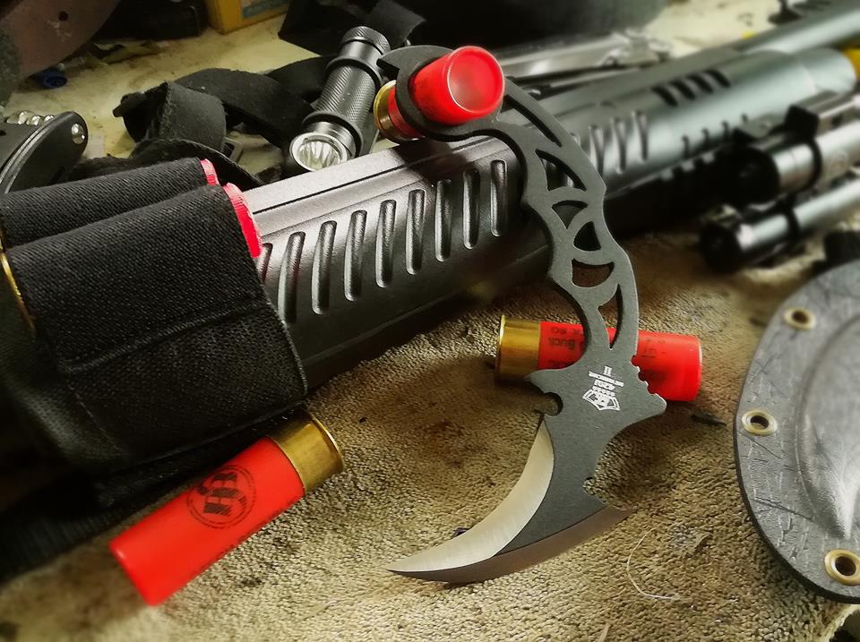 มีดควง Bat Black Hurricane มีดควงคารัมบิต 2 คม ทำจากสแตนเลส420 ไม่ต้องกลัวสนิม และเป็นมีดควงที่โด่งดังที่สุด ที่ขายออกไปแล้วทั่วโลก