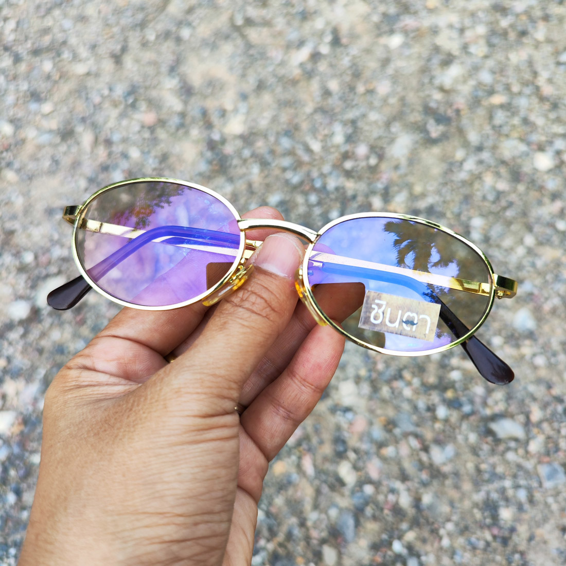 กรอบแว่นตา แว่นตาวินเทจ แว่นเก่าเก็บยุค 90 รุ่น Thong Cha กรอบสีทองทรงรีมน รองรับการนำไปตัดเลนส์สายตา วินเทจแท้ หายากและไม่มีผลิตอีกแล้ว นำเสนอโดย ร้านชินตา