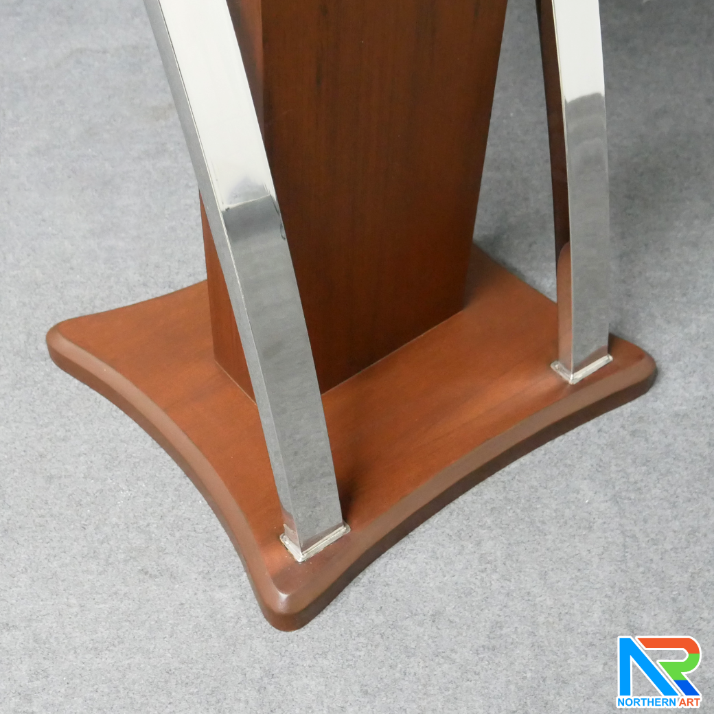 โพเดียมไม้ สีโอ๊คแดง ตกแต่งสแตนเลสเกรด304 ขนาด (W) 55 x (L) 50 x (H) 120 cm.