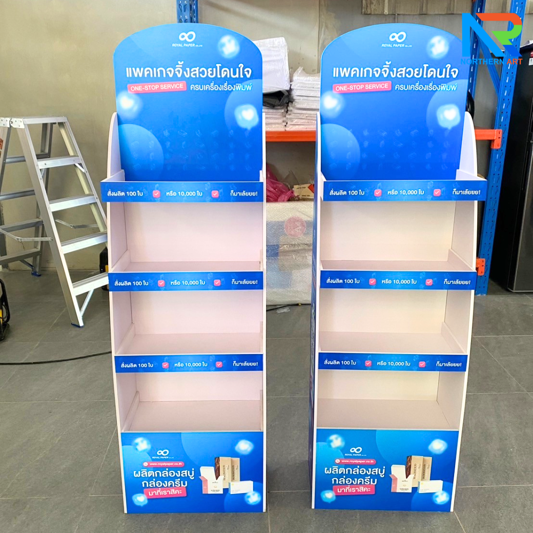 ชั้นวางสินค้าพลาสวูด 4 ชั้น ขนาด (W)44 x (D)25 x (H)150 ซม. พร้อมงานพิมพ์ พลาสวูดหนา 8 มม.