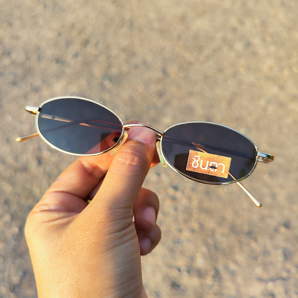 แว่นวินเทจ แว่นตากันแดด แว่น Handmade แว่นเก่าเก็บยุค 90 ชินตา รุ่น Gold Metro Sun ทรงรี กรอบสีชมพูเมทาลิค เท่ห์ๆ ไม่ซ้ำใคร ใช้เลนส์กันแดดคุณภาพดี ใส่ได้ทั้งชายและหญิง