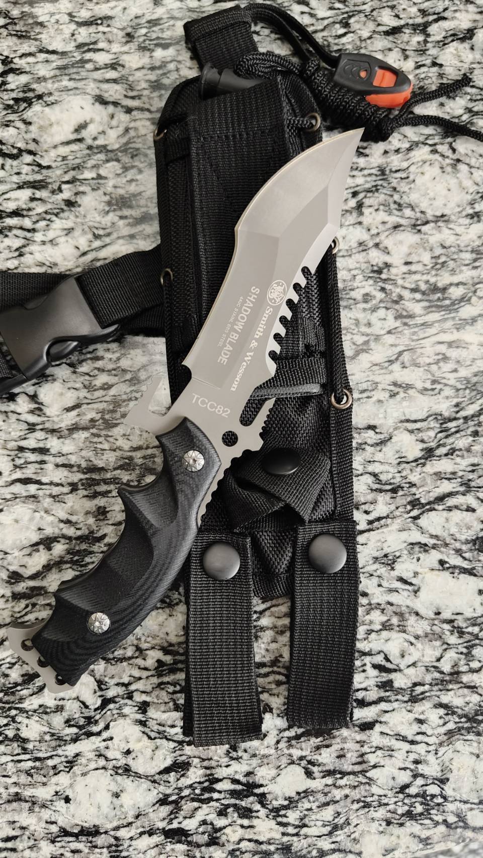 มีดแท็คติคอลรุ่น Shadow Blade ดุดัน แข็งแกร่ง พร้อมลุยทุกภารกิจ! 🔥 มีดต่อสู้ระดับพรีเมียม ดีไซน์ใบมีดทรง “Predator” พร้อมฟันเลื่อยด้านหลัง ใช้งานได้หลากหลายทั้งตัด กรีด หรือป้องกันตัว มาพร้อมนกหวีดฉุกเฉิน ด้ามจับ ออกแบบตามหลักสรีรศาสตร์ (Ergonomic