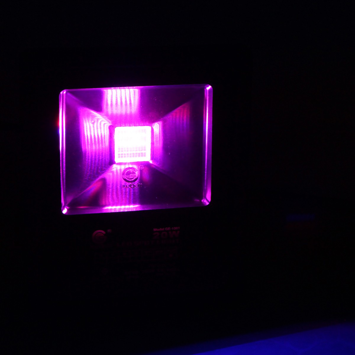 IWC-SPL-10W-RGB สปอร์ตไลท์ สลับสีพร้อมรีโมท