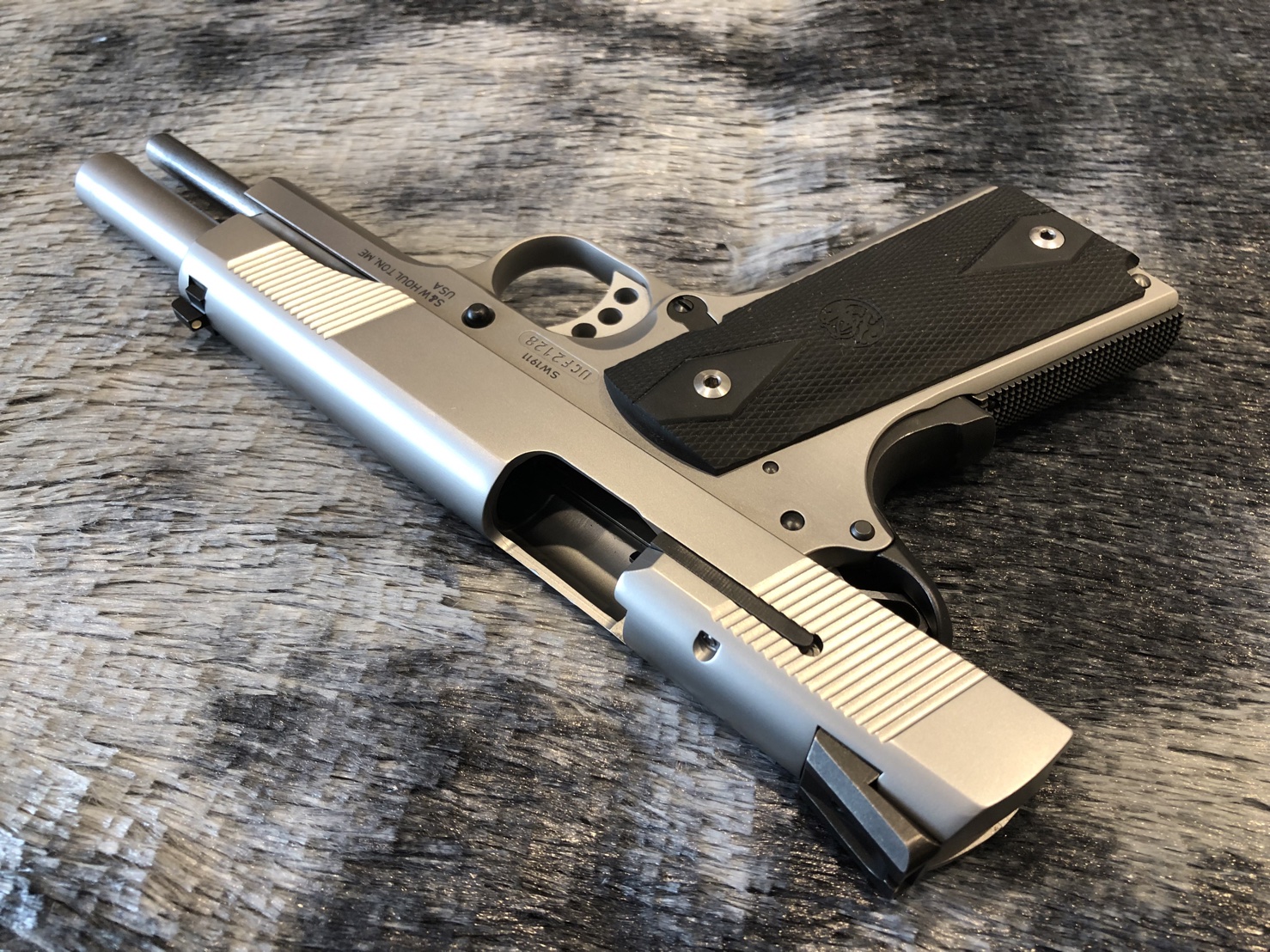 [ปืนฝากขายมือสอง] Smith SW1911 .45 เลสทั้งตัว สภาพเก็บได้เลย งานเนียน สวย ผิวดีมาก ระบบดี แทบไม่มีรอยสภาพเหมือนใหม่