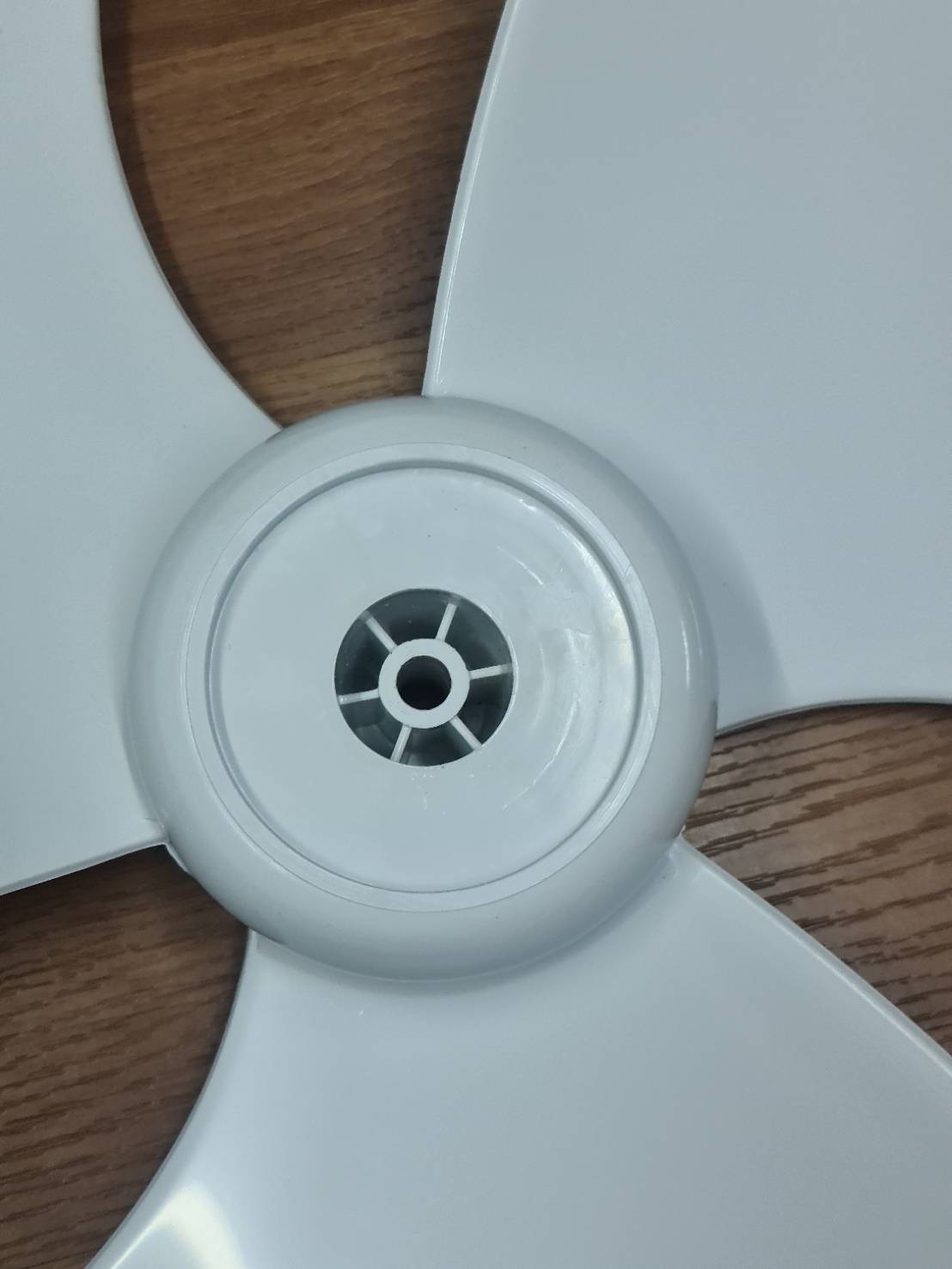 0000709 ใบพัดลม 16 นิ้ว สีขาวขุ่น อะไหล่พัดลม แบบ 3 ใบ เกรด A ขนาด ใบพัดลม มิตซู ซัมซุม อย่างดี ของแท้ (รับประกัน)