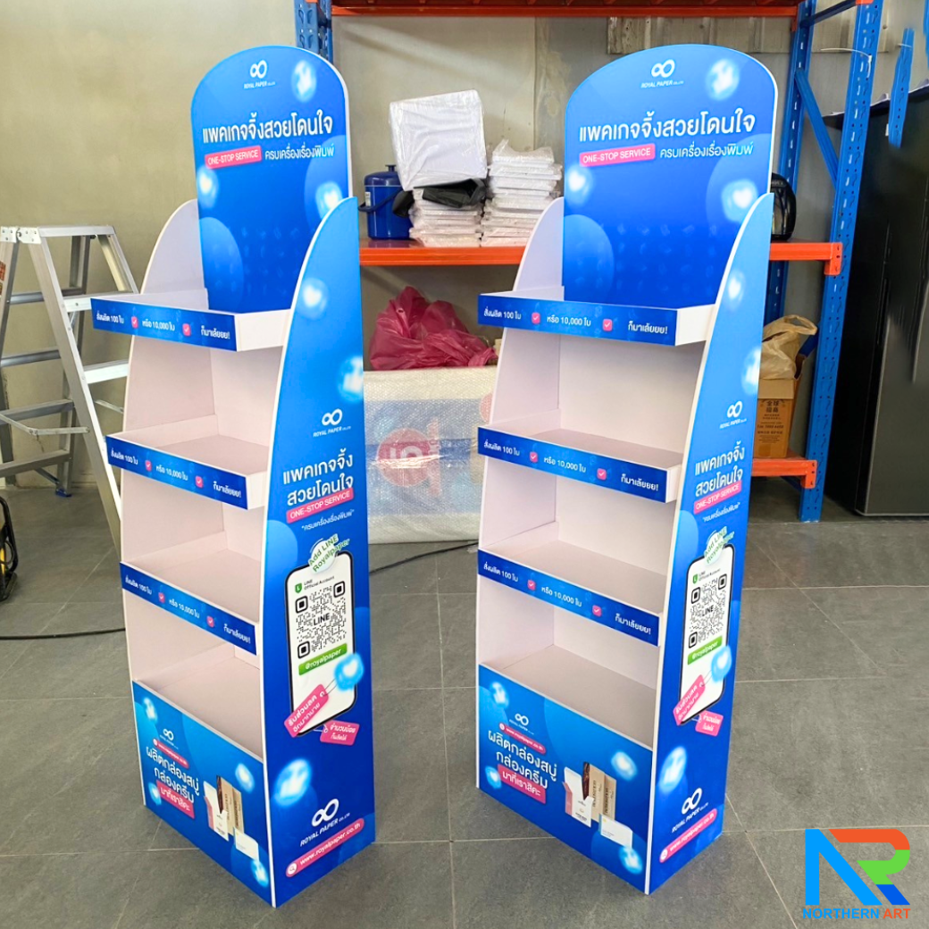 ชั้นวางสินค้าพลาสวูด 4 ชั้น ขนาด (W)44 x (D)25 x (H)150 ซม. พร้อมงานพิมพ์ พลาสวูดหนา 8 มม.