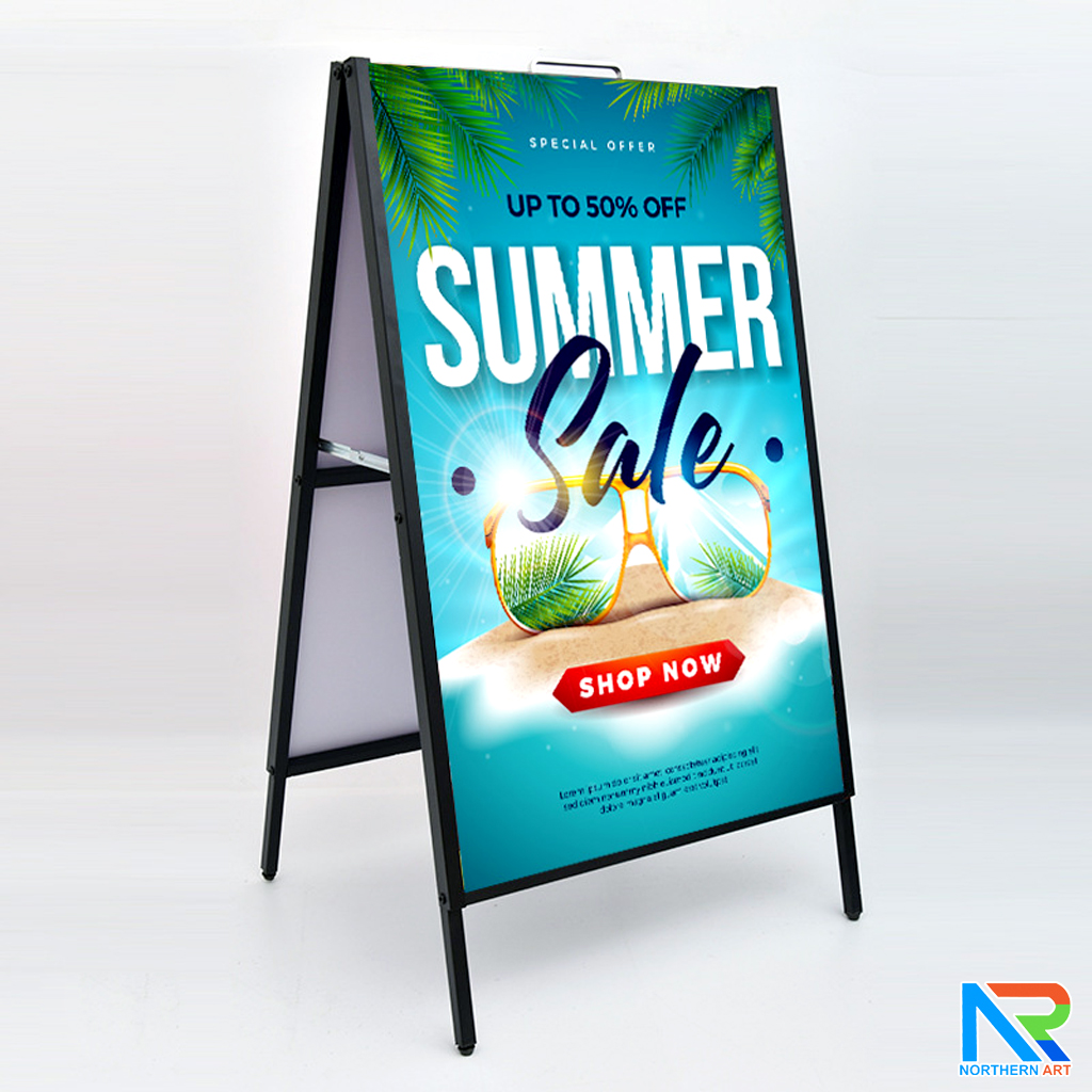 ป้ายตั้งพื้นเหล็ก สีดำ มีด้ามจับ ขนาด 60x90 cm. โชว์งานพิมพ์ 2 ด้าน พับเก็บได้ เคลื่อนย้ายสะดวก