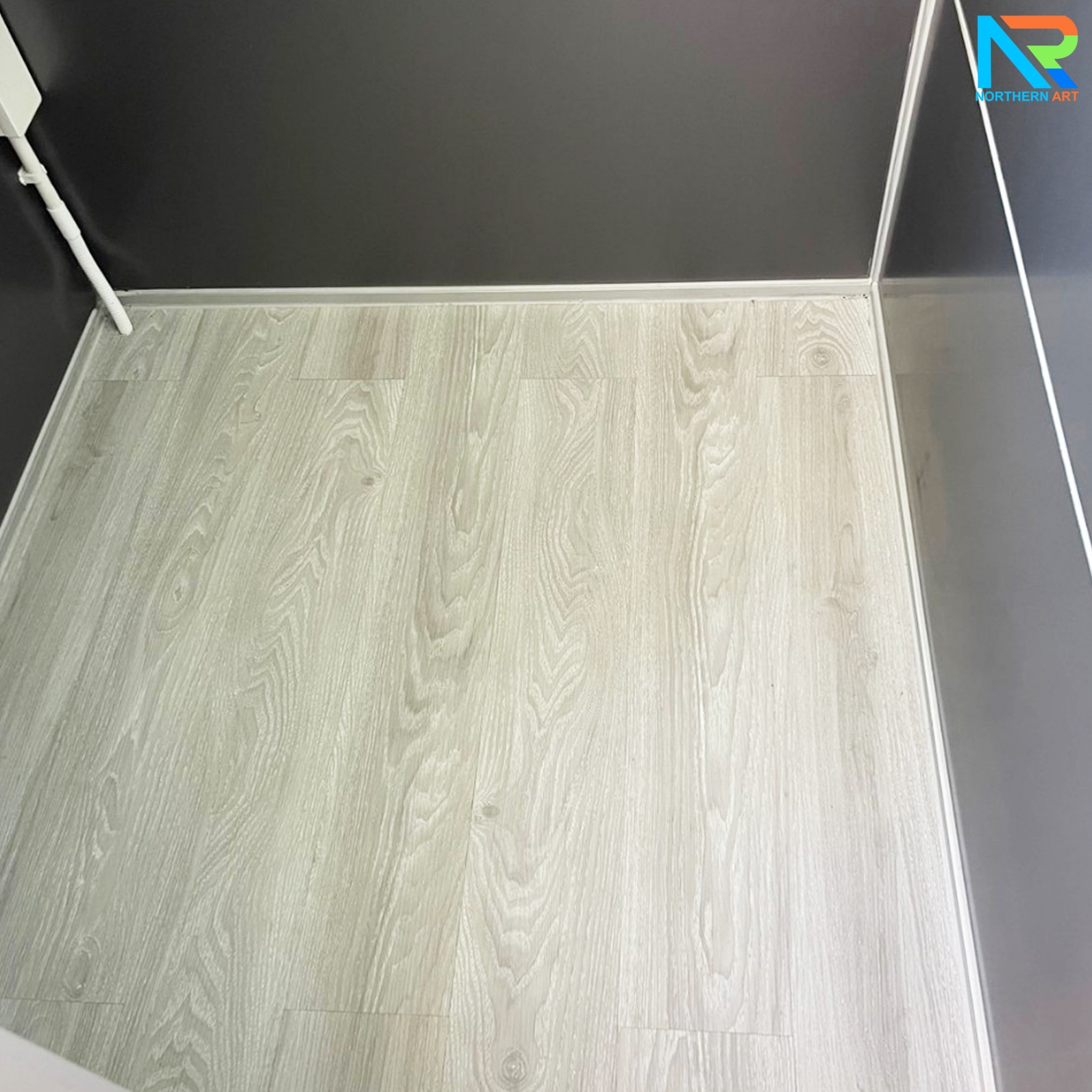 ป้อมยามสำเร็จรูป รุ่น COMPOSITE ขนาด 1.50x1.50 ม.โครงสร้างเหล็ก ผนังคอมโพสิทหนา 4 มม.(เลือกสีได้) ประตู-หน้าต่าง อลูมิเนียมสีเงิน