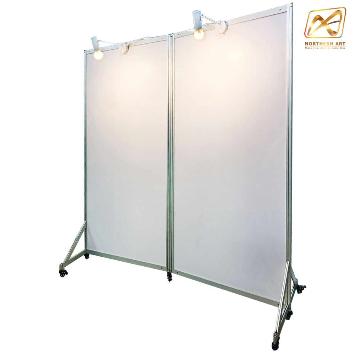 บอร์ดจัดนิทรรศการ แบบตั้งคู่ พร้อมล้อ ขนาด 100x200 ซม. โครงอะลูมิเนียมถอดประกอบได้ เคลื่อนย้ายสะดวก โชว์งานพิมพ์2ด้าน