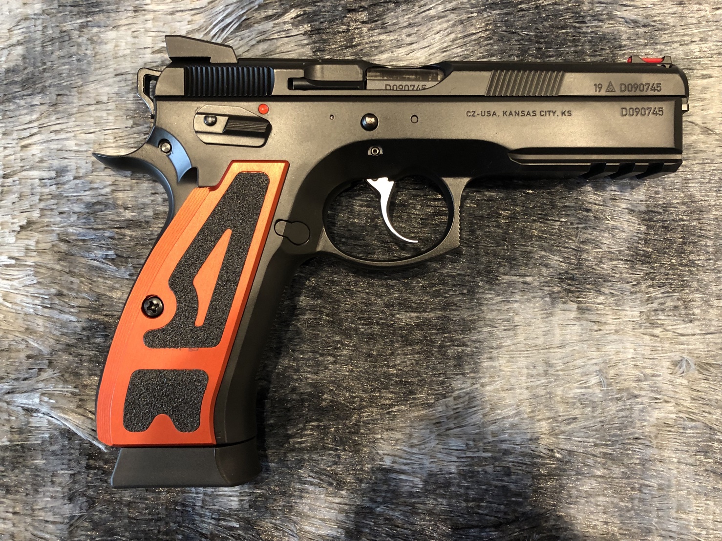 [ปืนฝากขายมือสอง] CZ Shadow 1 SP01 9มม สภาพดีเหล็กล้วน ประกับอลูมิเนียมแต่งซื่ง ไกเดิมๆ ครบเครื่อง ลงแข่งได้ทุก Division ** รับประกันตัวปืนและเอกสารเช่นเดิม **