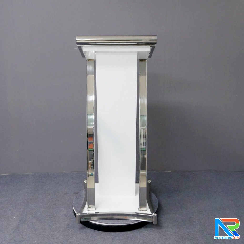 โพเดียมไม้สีขาว ตกแต่งสแตนเลส เกรด304 ขนาด (W) 47 x (D) 44 x (H)120 cm.