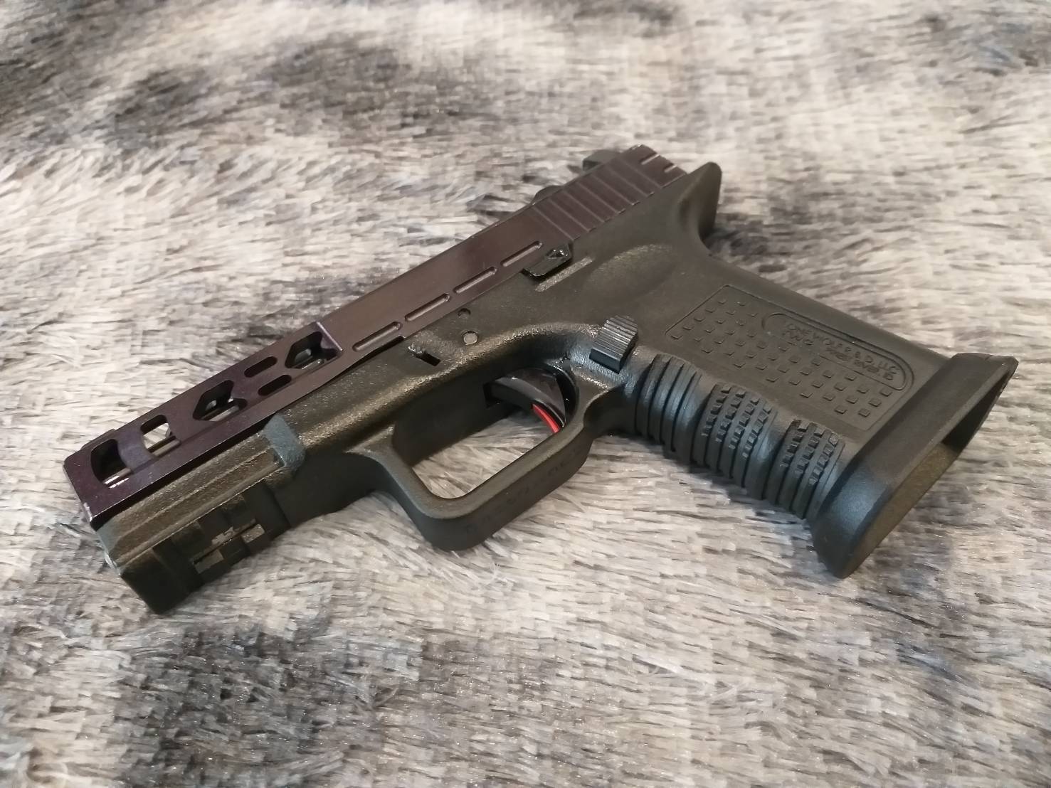 **ขายแล้ว** [ปืนฝากขายมือสอง] Lonewolf 9mm มิติ= Glock19 Mos เปิดประทุนใส่Dotได้ สภาพดี ใช้ของแต่งร่วมกับGlock ได้ทุกชิ้น สวยๆซิ่งๆมาเลย **รับประกันตัวปืนและเอกสาร**