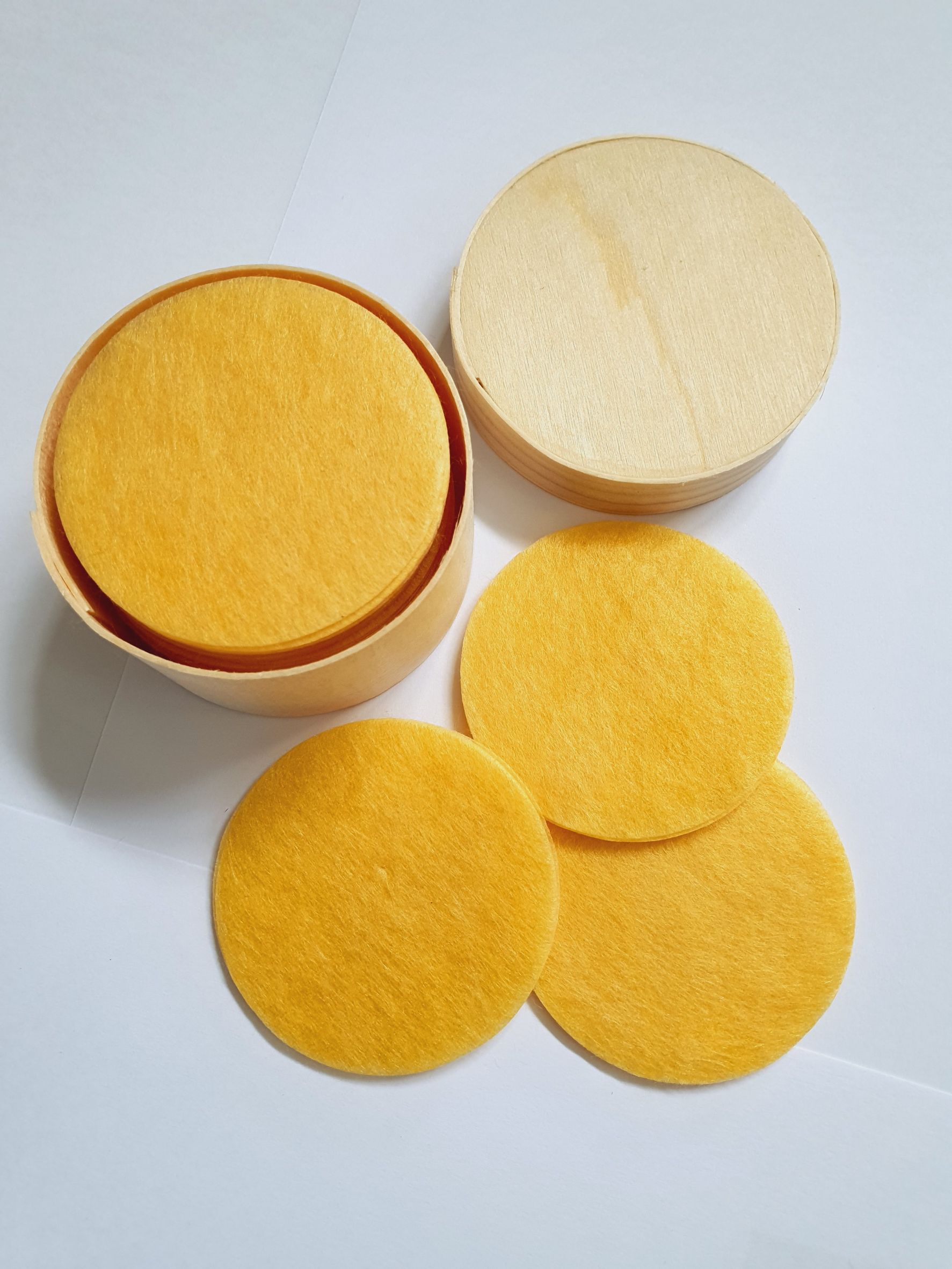 Travel set 10pcs. 100% Biodegradable Natural Thai Golden Raw Silk Pad 8 cm. - แผ่นเช็ดทำความสะอาดใยไหมธรรมชาติ 100% ขนาด 8 ซม. (10ชิ้น) -