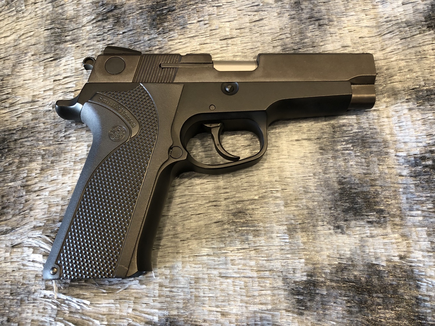 [ปืนฝากขายมือสอง] Smith 910 ขนาด9มม ผิวเดิม ทุกอย่างเดิมหมด สวยๆ สะสมได้เลยครับ