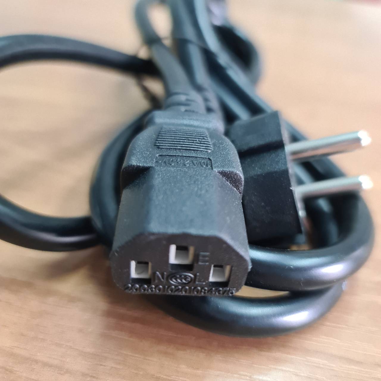 0000651 สายไฟ สายคอม สายหม้อหุงข้าว สาย 6 เหลี่ยม สายคอมพิวเตอร์ สายกระติกน้ำร้อน ยาว 1.50 เมตร AC 300-500 V สายใหญ่อย่างดี