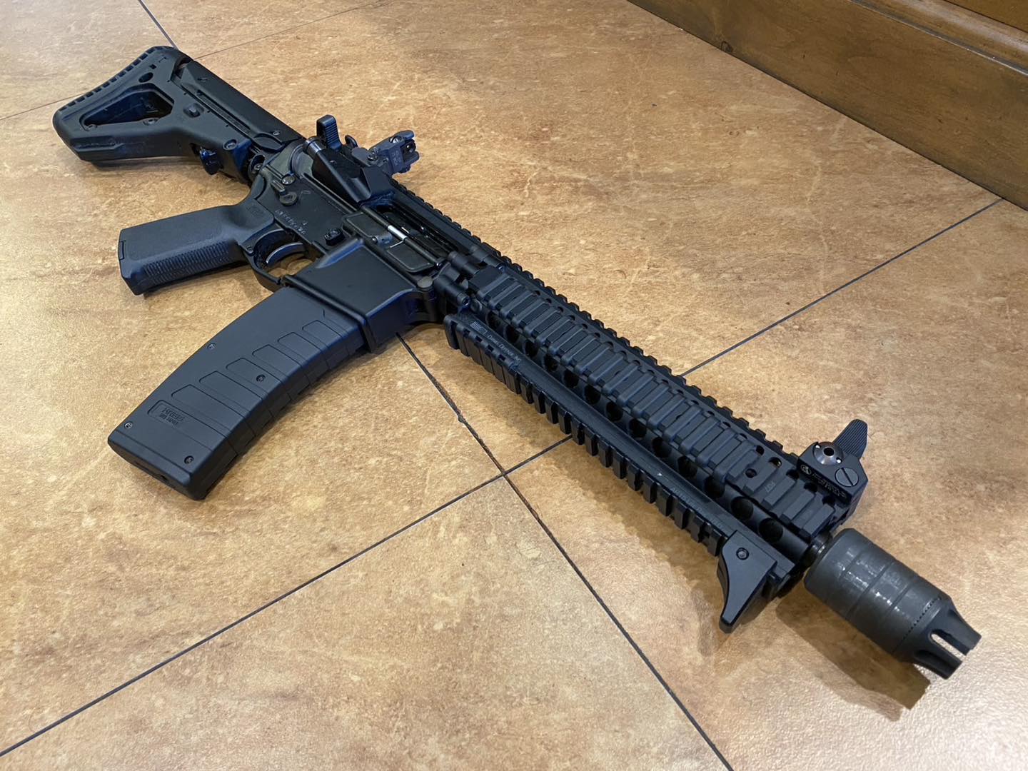 **ขายแล้ว** [ปืนฝากขายมือสอง] CMMG .22LR M4LE แบรนเนมทั้งตัว เรียบหรูดูแพงสุดซอย สภาพดี