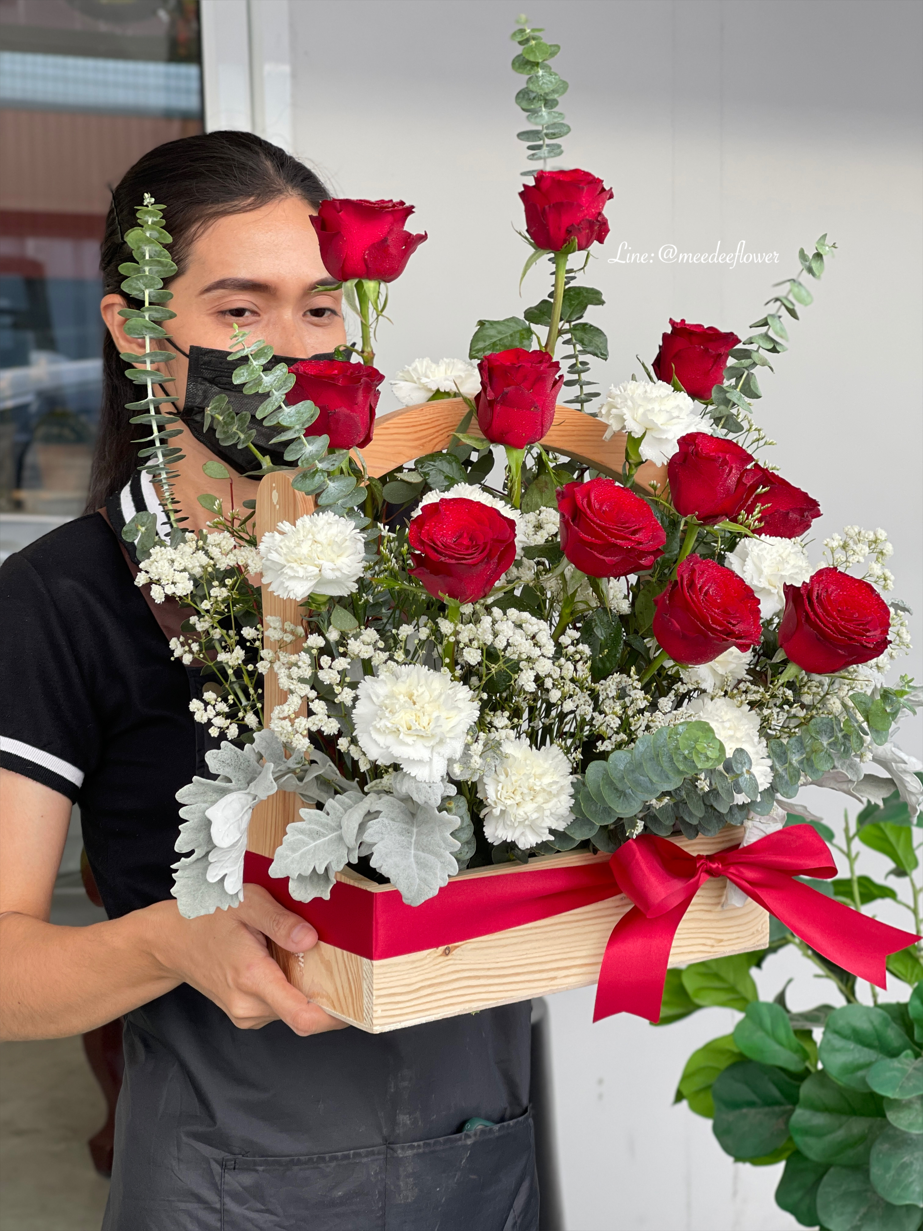 กล่องดอกไม้ Flowerbox กระเช้าดอกไม้ กระเช้าดอกไม้แสดงความยินดี เยี่ยมไข้ วันเกิด