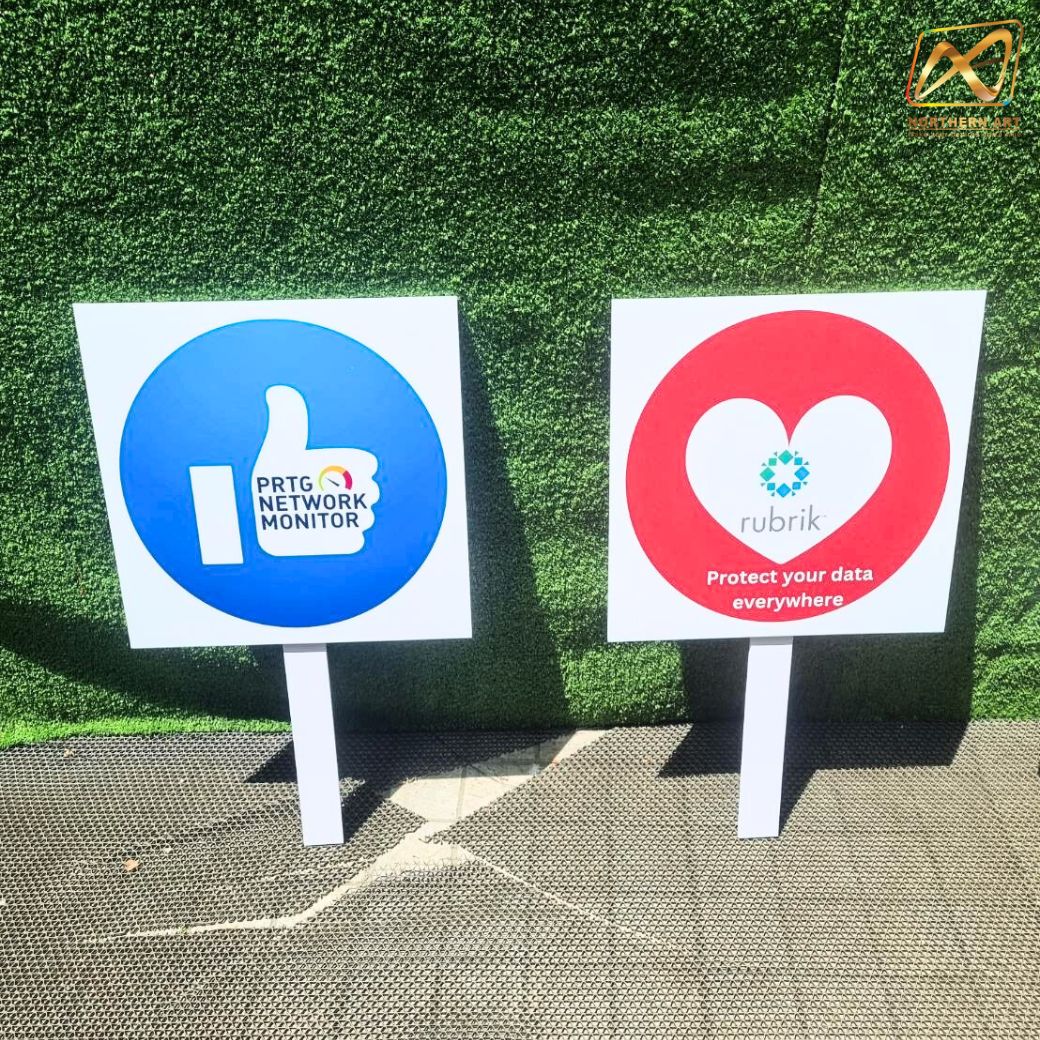 ป้ายทรูปมือถือ ด้ามถือพลาสวูด ทรงสี่เหลี่ยม ไม่ไดคัท พร้อมงานพิมพ์สติ๊กเกอร์ติดโฟมบอร์ด