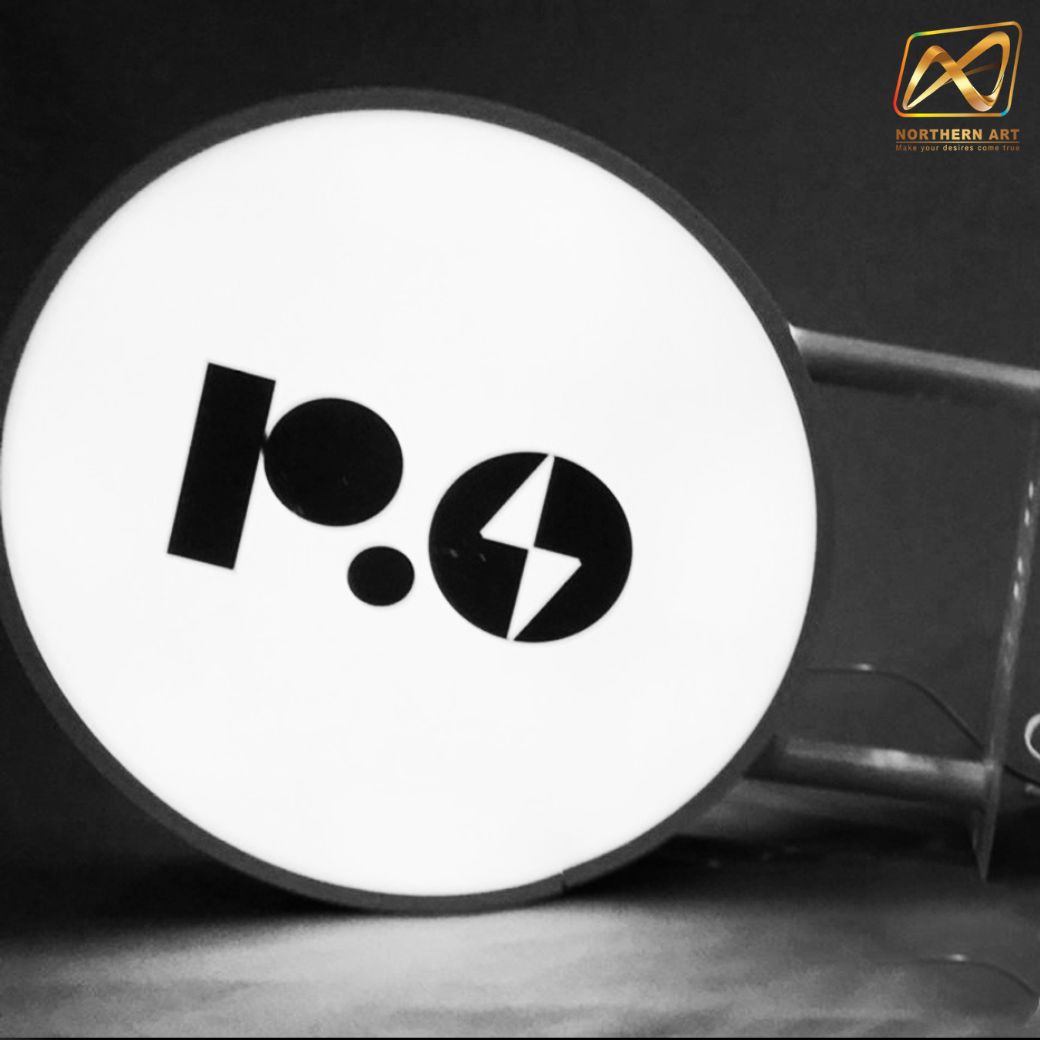 ตู้ไฟLEDทรงกลม 2 หน้า ขอบสีขาว หน้าเรียบ พร้อมอะคริลิคหน้าเรียบ พร้อมขายื่น ติดตั้งง่าย ( ราคาเฉพาะโครงตู้ ไม่รวมงานพิมพ์ )