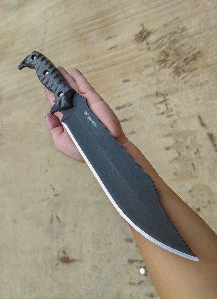 มีดใบตาย ควายดำ เป็นทรงโบวี่