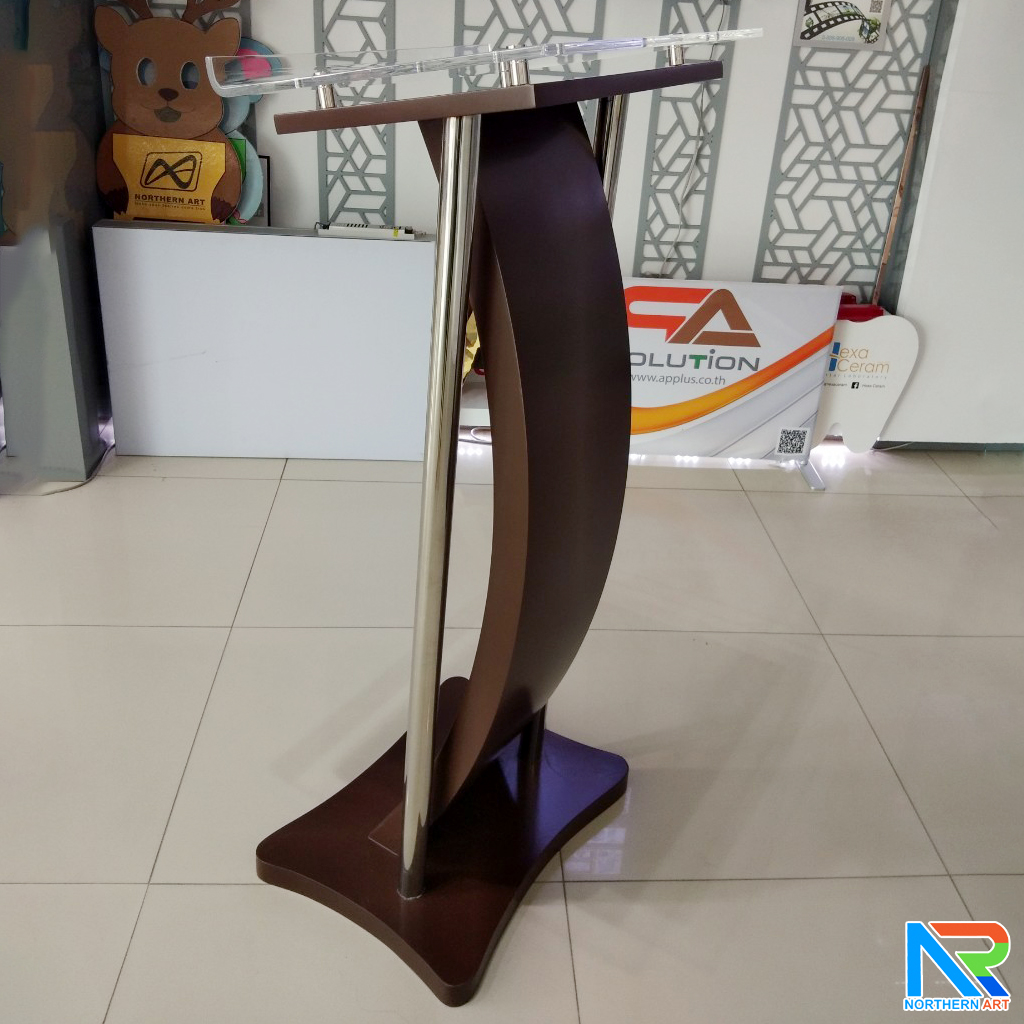 โพเดียมไม้ สีโอ๊ค ขนาด (W) 41 x (L) 50 x (H) 120 cm. พร้อมเสาสแตนเลสคู่ TOP เอียง อะคริลิคใส ติดหมุด