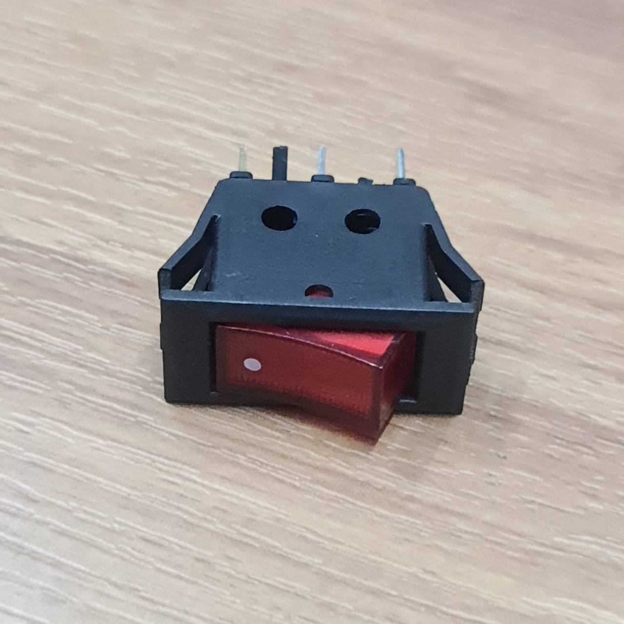 0000580 สวิทซ์ เปิดปิด อย่างดี (ตัวหนา) สี่เหลี่ยม สวิตช์ 220V 3ขา ไฟสีแดง ขนาดเดียวกับที่ใช้ในปลั๊กพ่วง สวิทช์รางปลั๊ก