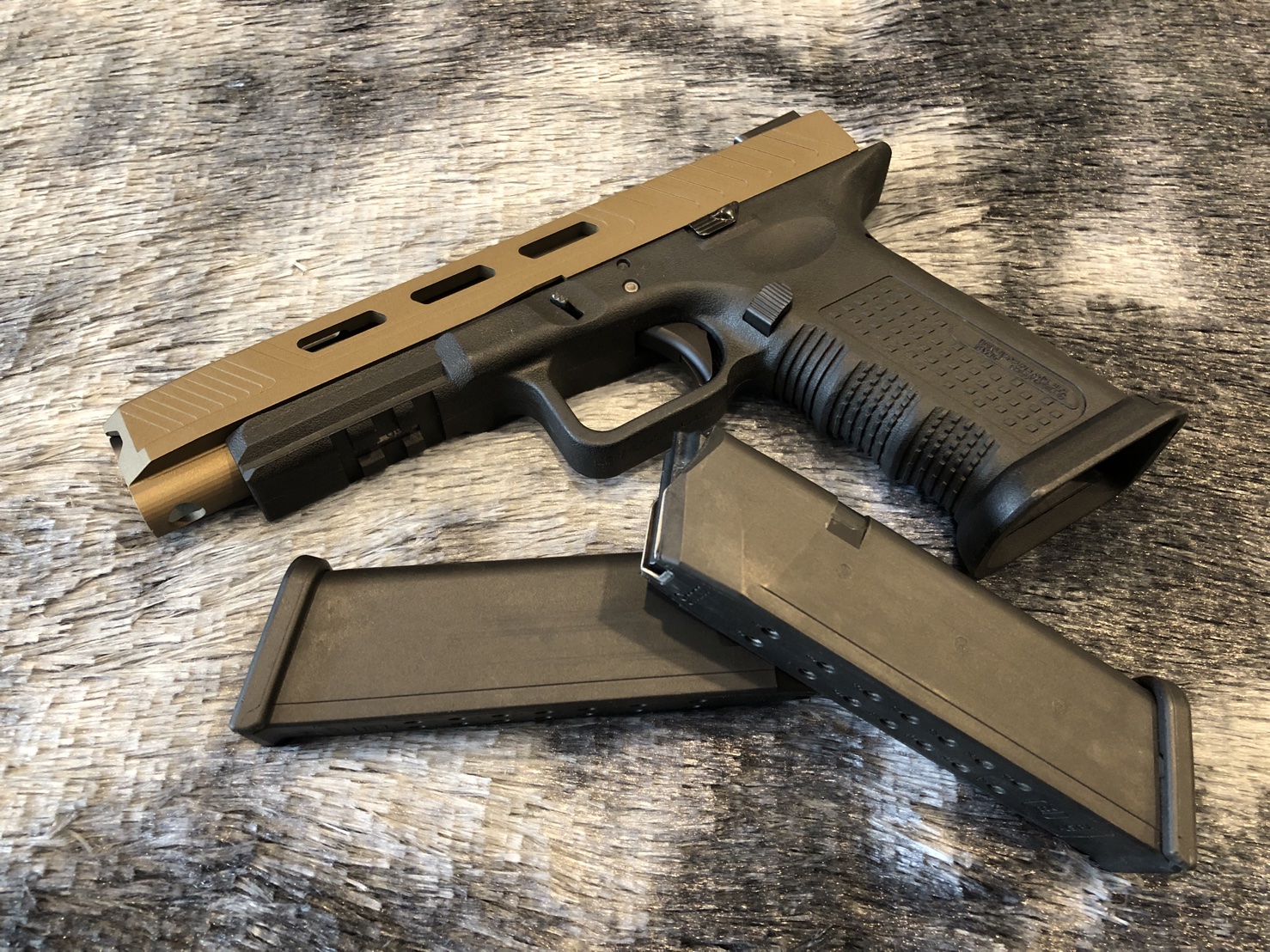 [ปืนฝากขายมือสอง] Lonewolf 9มม มิติเทียบเท่า Glock34 ออกแบบใหม่ทั้งหมดโดยสำนักแต่ง Lonewolf สวยงามตามท้องเรื่อง !!!!!