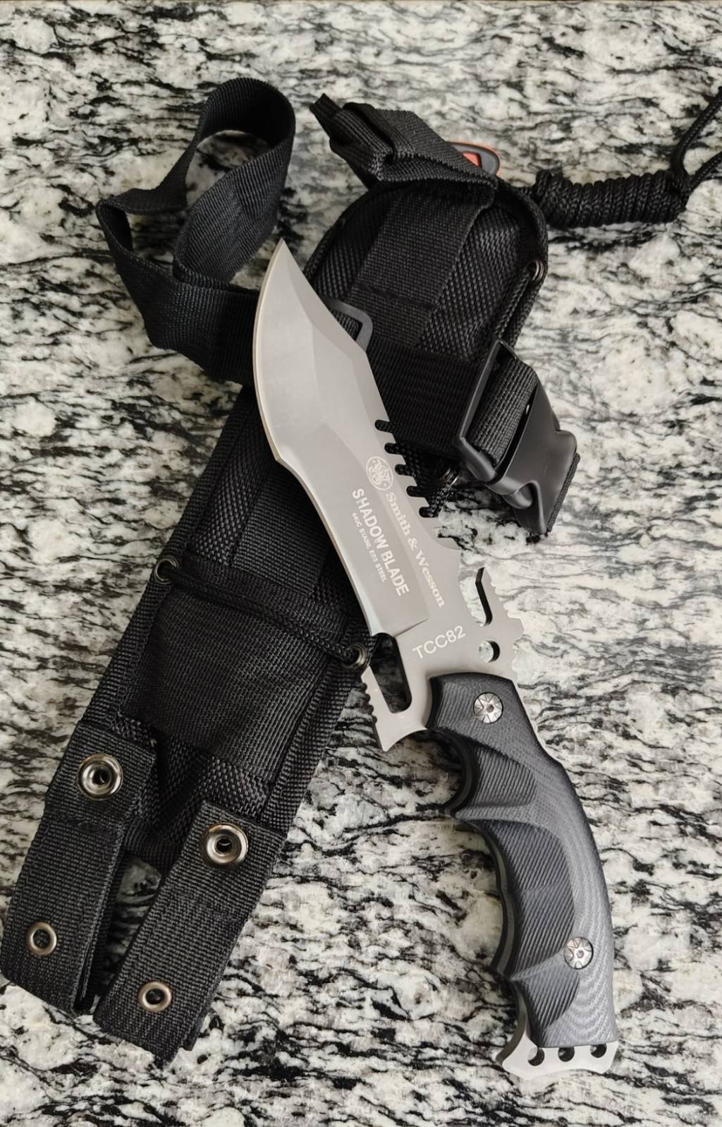 มีดแท็คติคอลรุ่น Shadow Blade ดุดัน แข็งแกร่ง พร้อมลุยทุกภารกิจ! 🔥 มีดต่อสู้ระดับพรีเมียม ดีไซน์ใบมีดทรง “Predator” พร้อมฟันเลื่อยด้านหลัง ใช้งานได้หลากหลายทั้งตัด กรีด หรือป้องกันตัว มาพร้อมนกหวีดฉุกเฉิน ด้ามจับ ออกแบบตามหลักสรีรศาสตร์ (Ergonomic