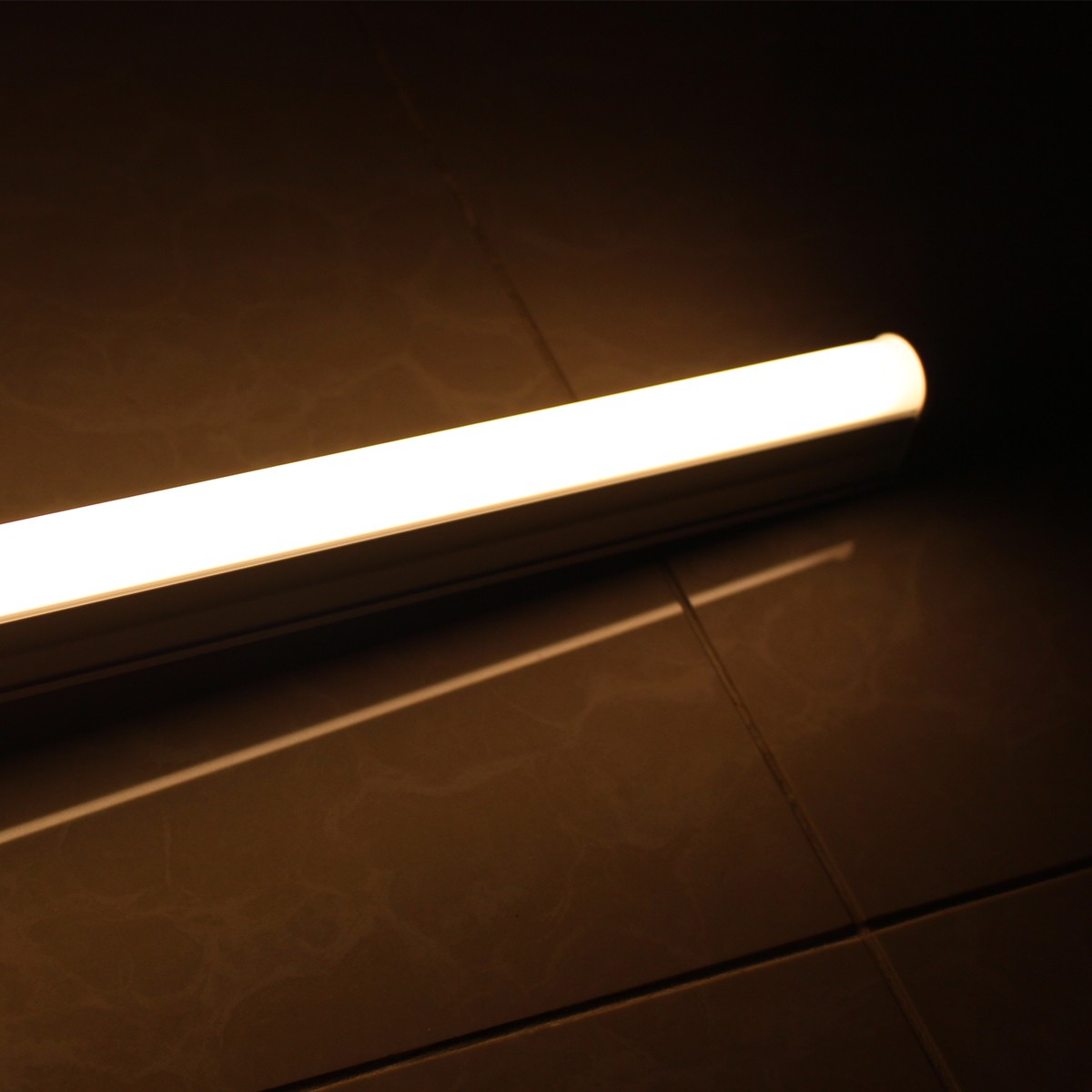 หลอดพร้อมราง IWC-SET-T5-9W แสงขาวและวอร์มไวท์