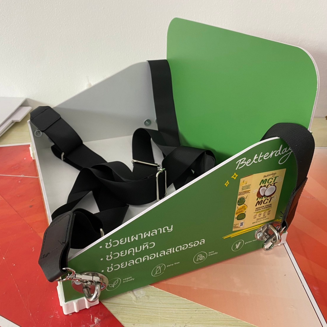 SAMPLING MOBILE TRAY ถาดแจกเคลื่อนที่ ขนาด (W)37 x (D)27 x (H)23 cm. วัสดุพลาสวูดหนา 3 มม. พร้อมสายคล้องคอ