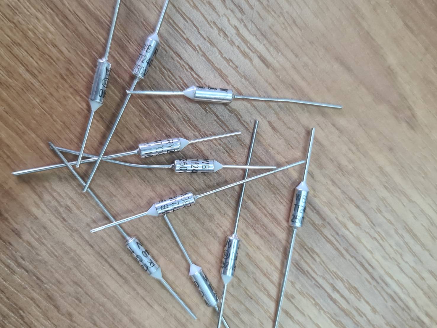 0000363 เทอร์โมฟิวส์ 240 องศา Thermo Fuse 10A 250V (เหล็ก)