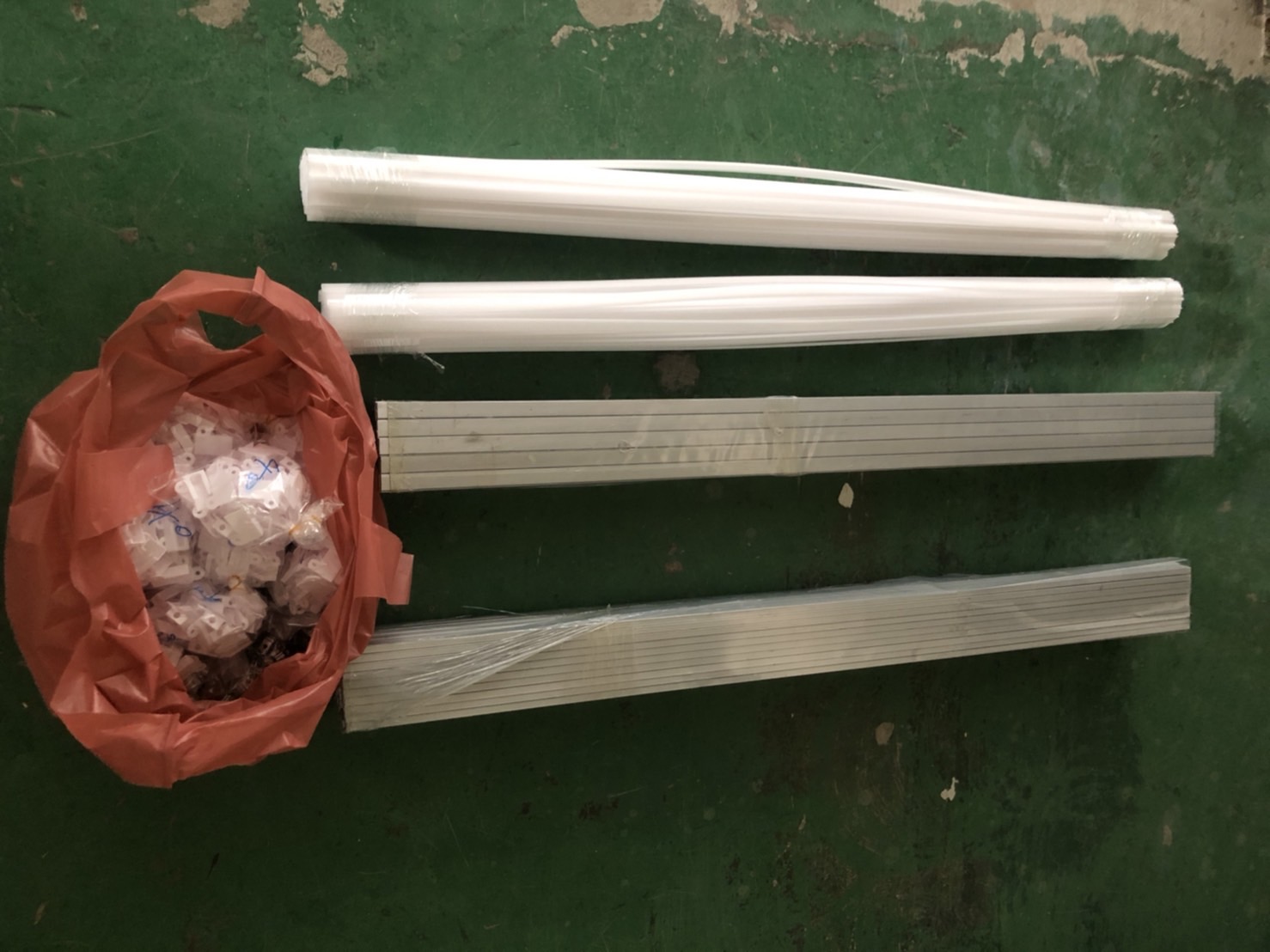 รางไฟเส้น 1เมตร กว้าง 1.2cm ครบชุด