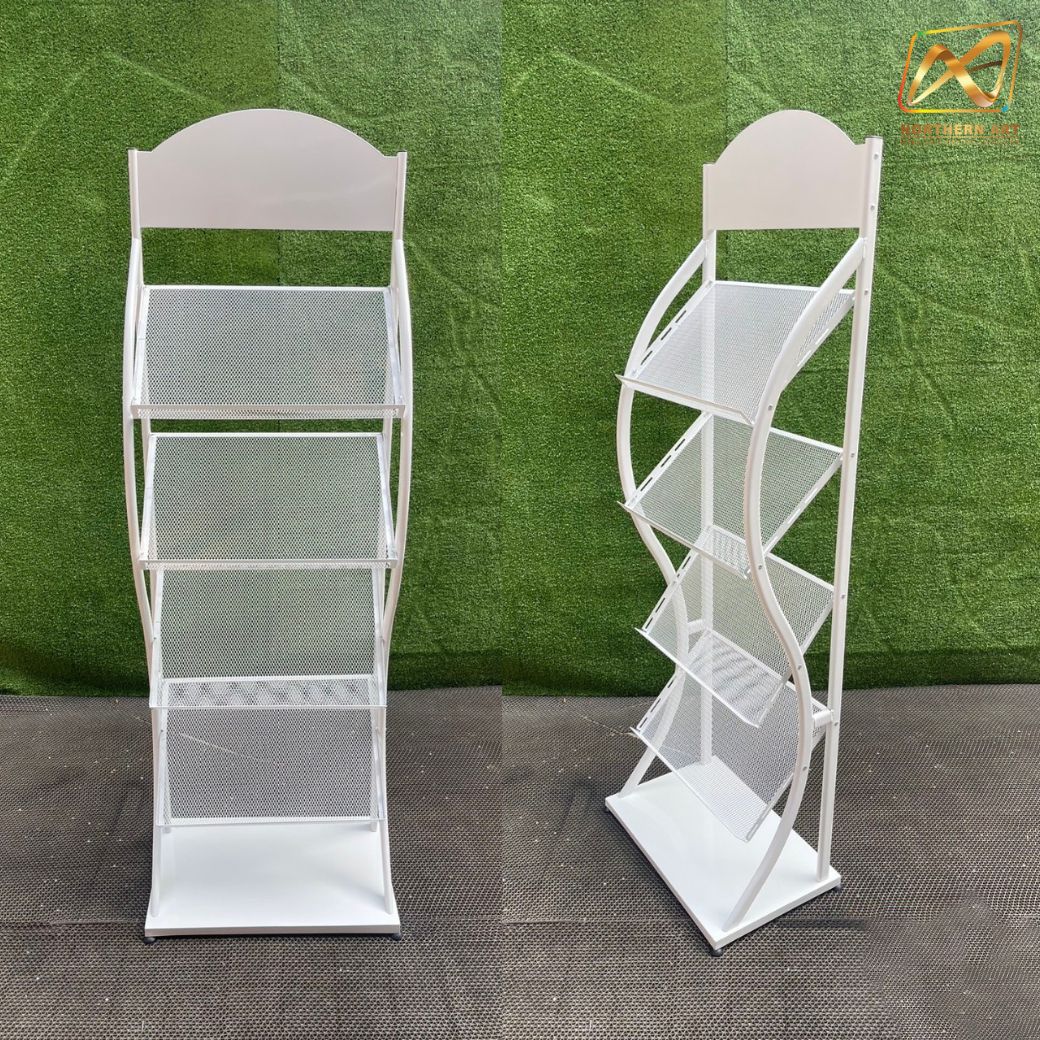 ชั้นวางโบรชัวร์เหล็ก 4 ชั้น สีขาว ขนาด (W)49.5 x (D)31 x (H)150 cm. ถอดประกอบได้