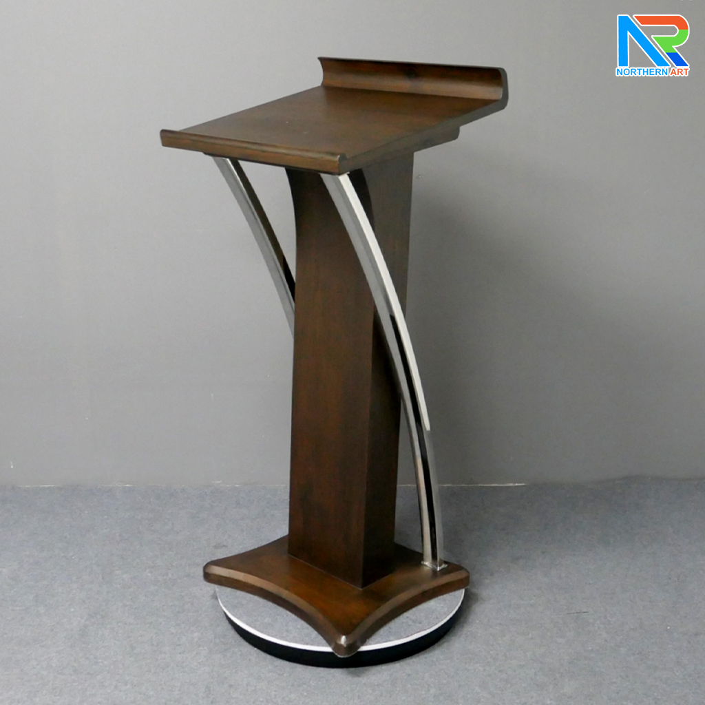 โพเดียมไม้ สีโอ๊ค ตกแต่งสแตนเลสเกรด304 ขนาด (W) 55 x (L) 50 x (H) 120 cm.