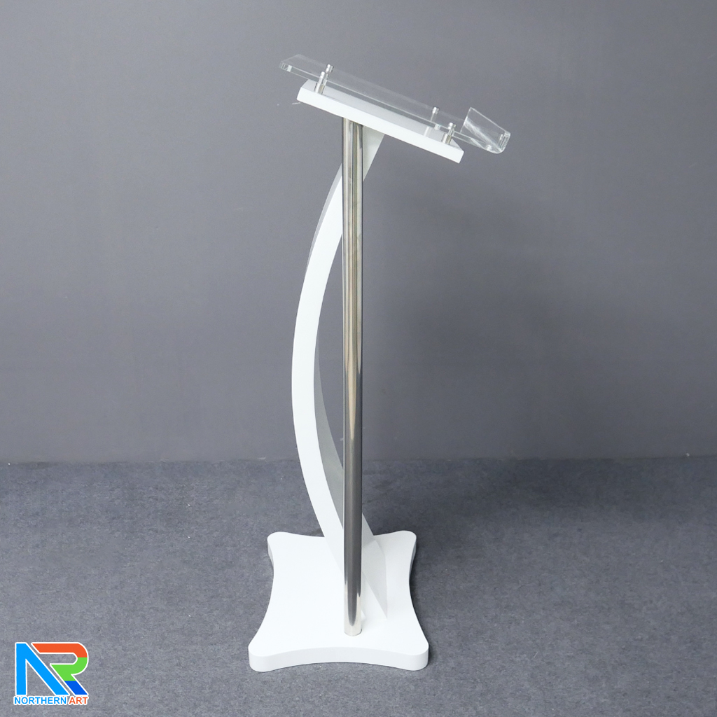 โพเดียมไม้ สีขาว ขนาด (W) 50 x (L) 40 x (H) 120 cm. พร้อมเสาสแตนเลสคู่ TOP เอียง อะคริลิคใส ติดหมุด