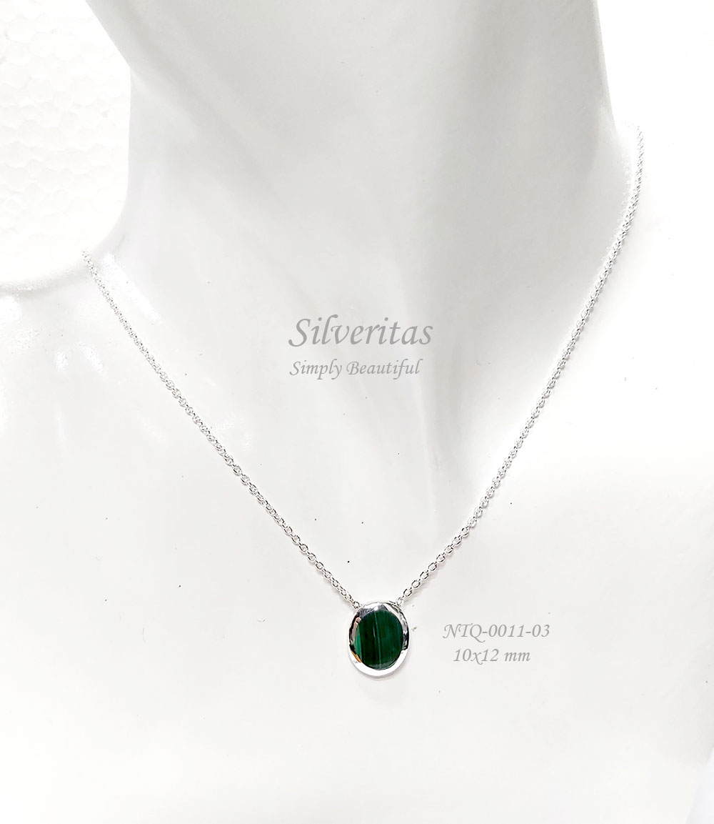 สร้อยคอเงินแท้925ประดับด้วยหินทรงไข่สีเขียว ขนาด10x12มม รหัส-NTQ-0011-03